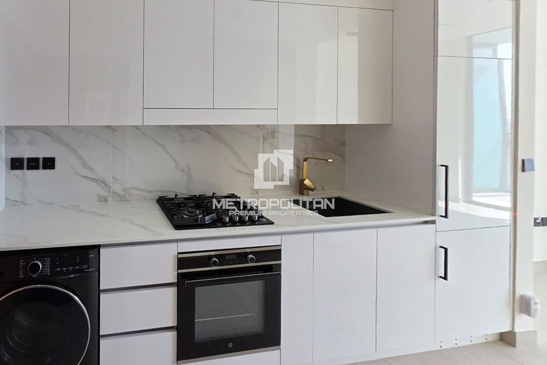 Big Layout | Fitted Kitchen | Multiple Cheques