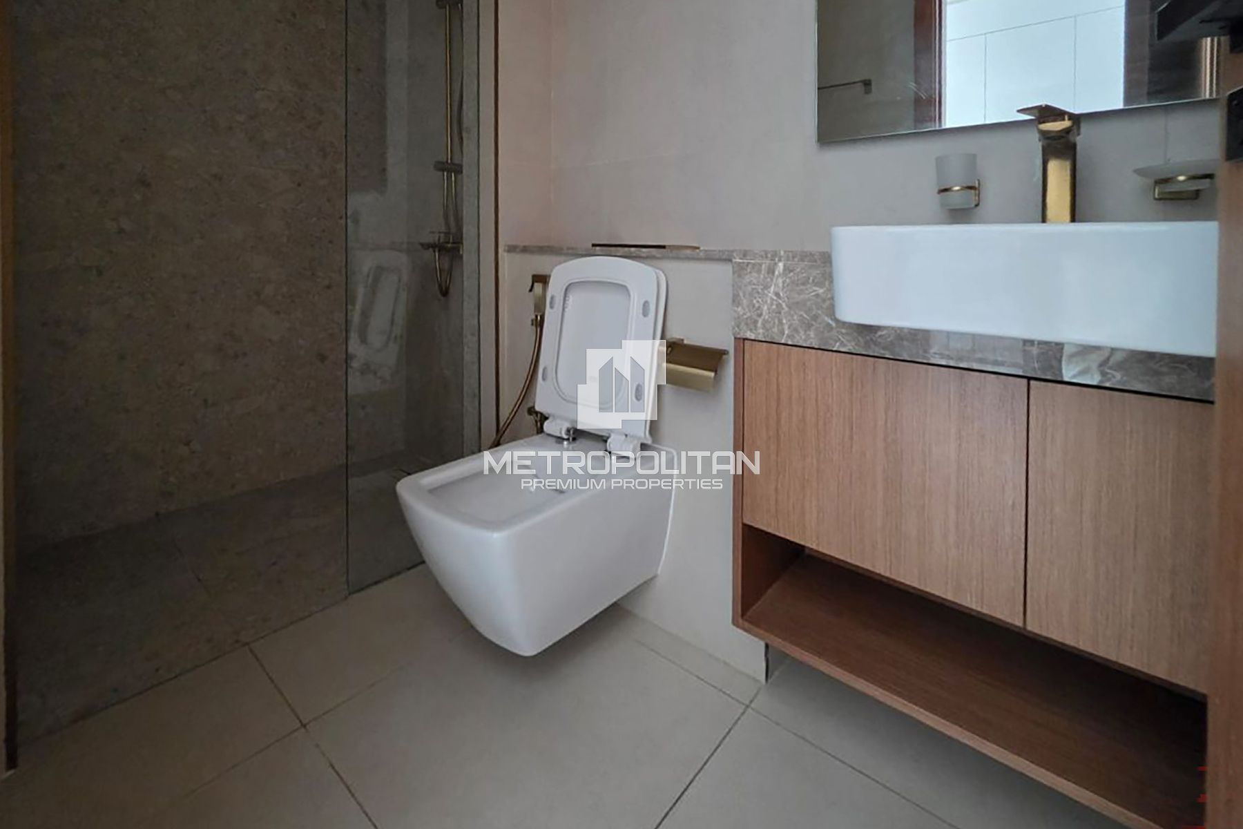 Big Layout | Fitted Kitchen | Multiple Cheques