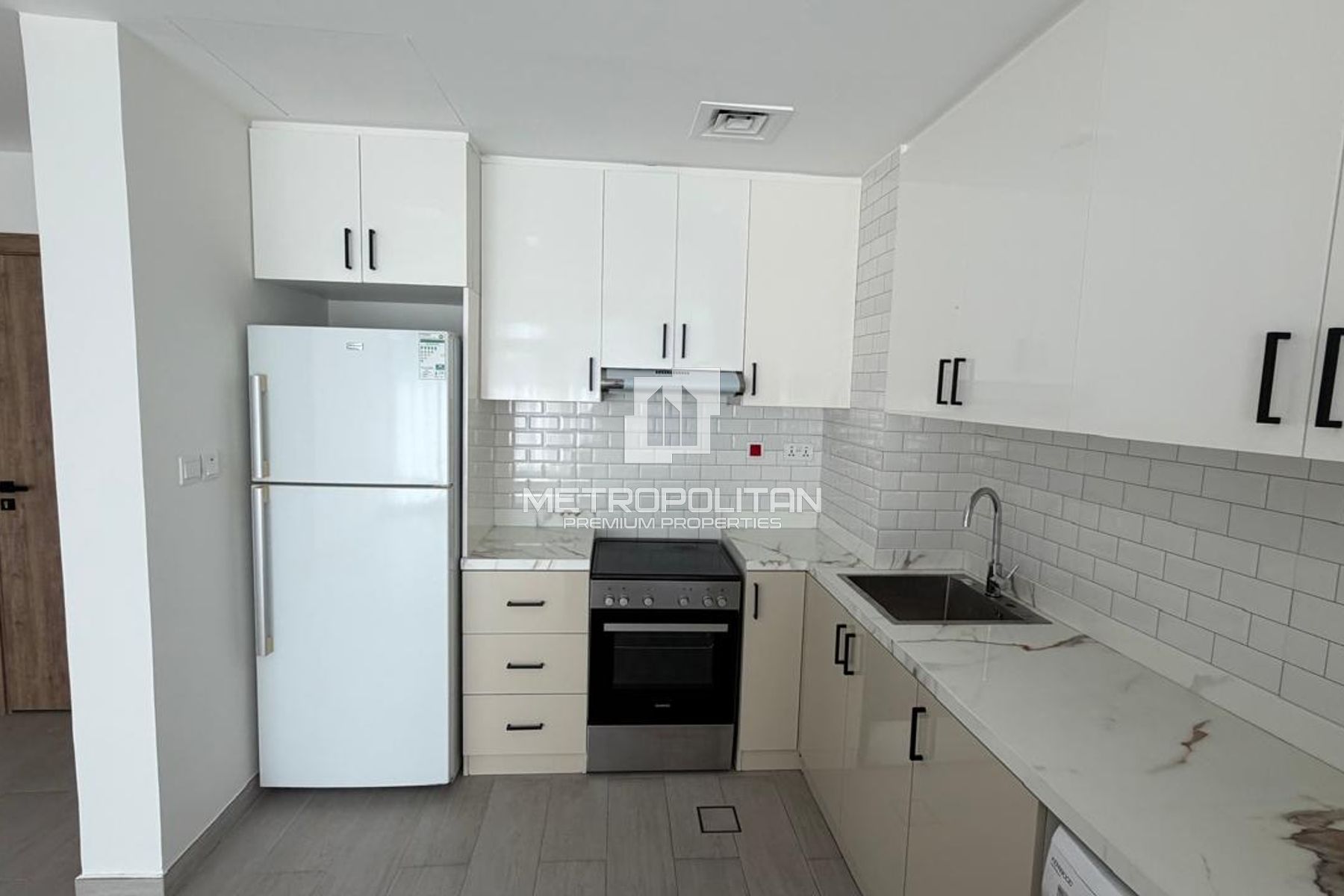 Vacant | Close to Metro| Modern Layout | Low Floor