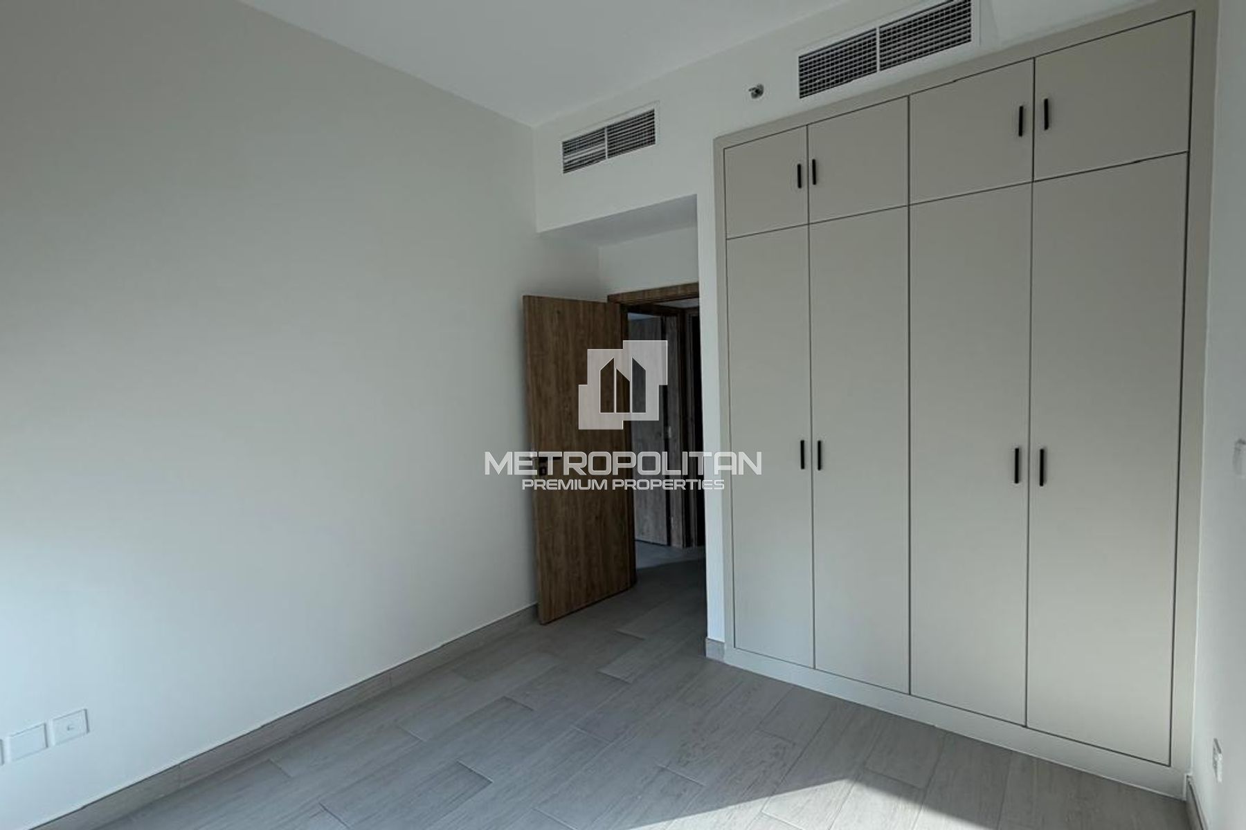 Vacant | Close to Metro| Modern Layout | Low Floor