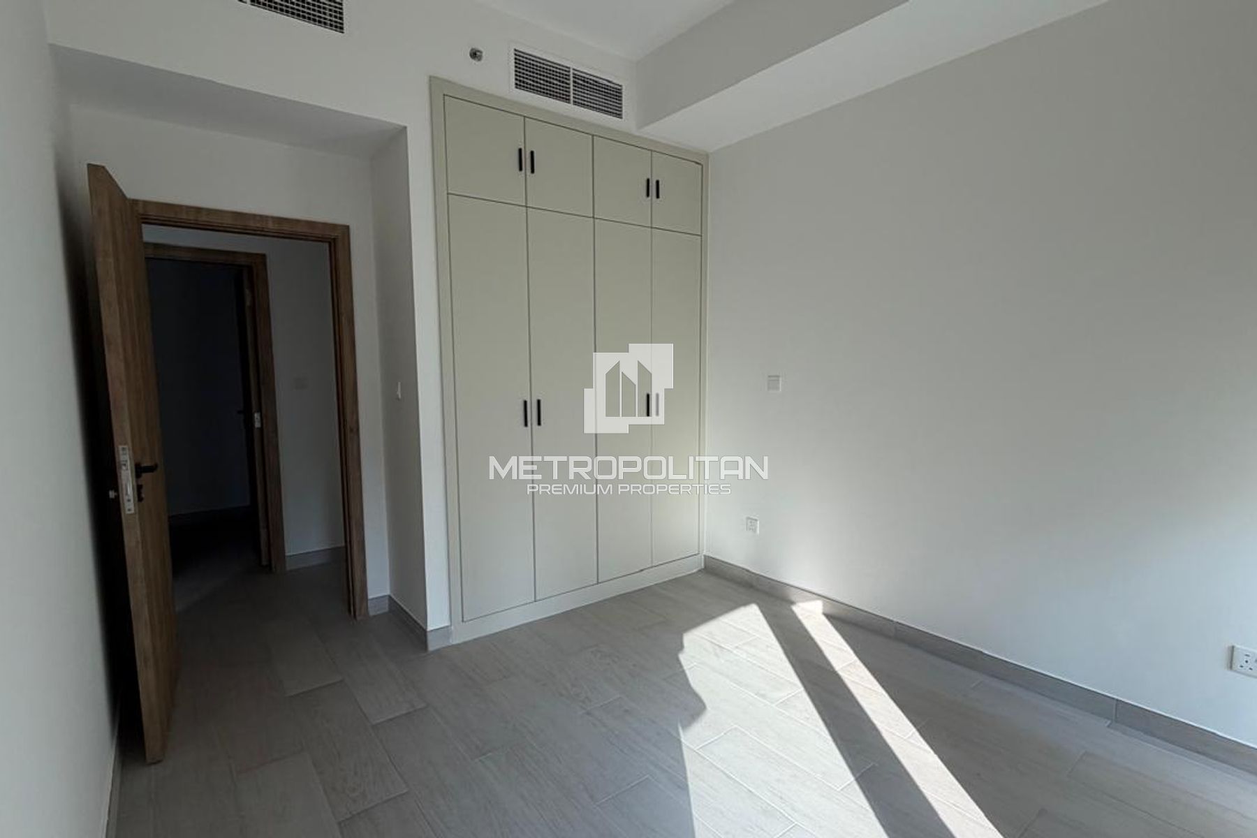 Vacant | Close to Metro| Modern Layout | Low Floor