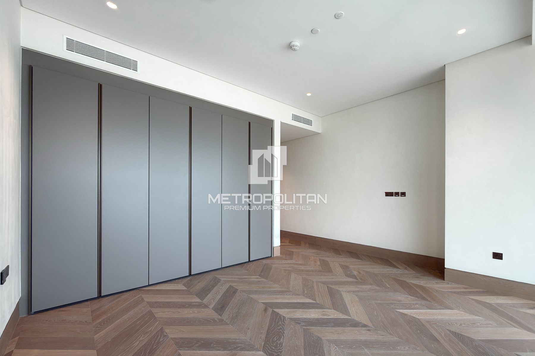 Panoramic Palm View | Vacant | Luxury Living