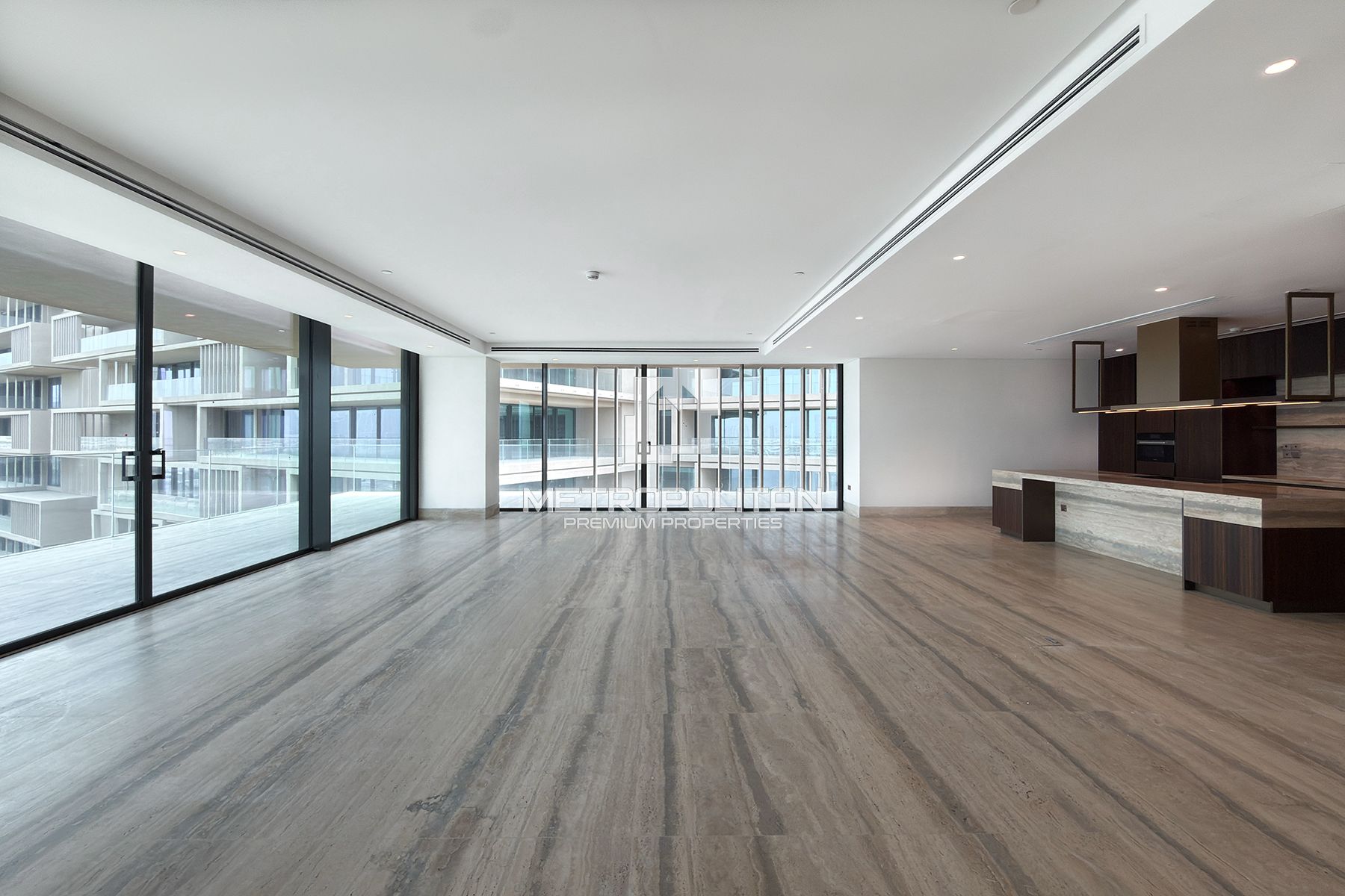 Panoramic Palm View | Vacant | Luxury Living