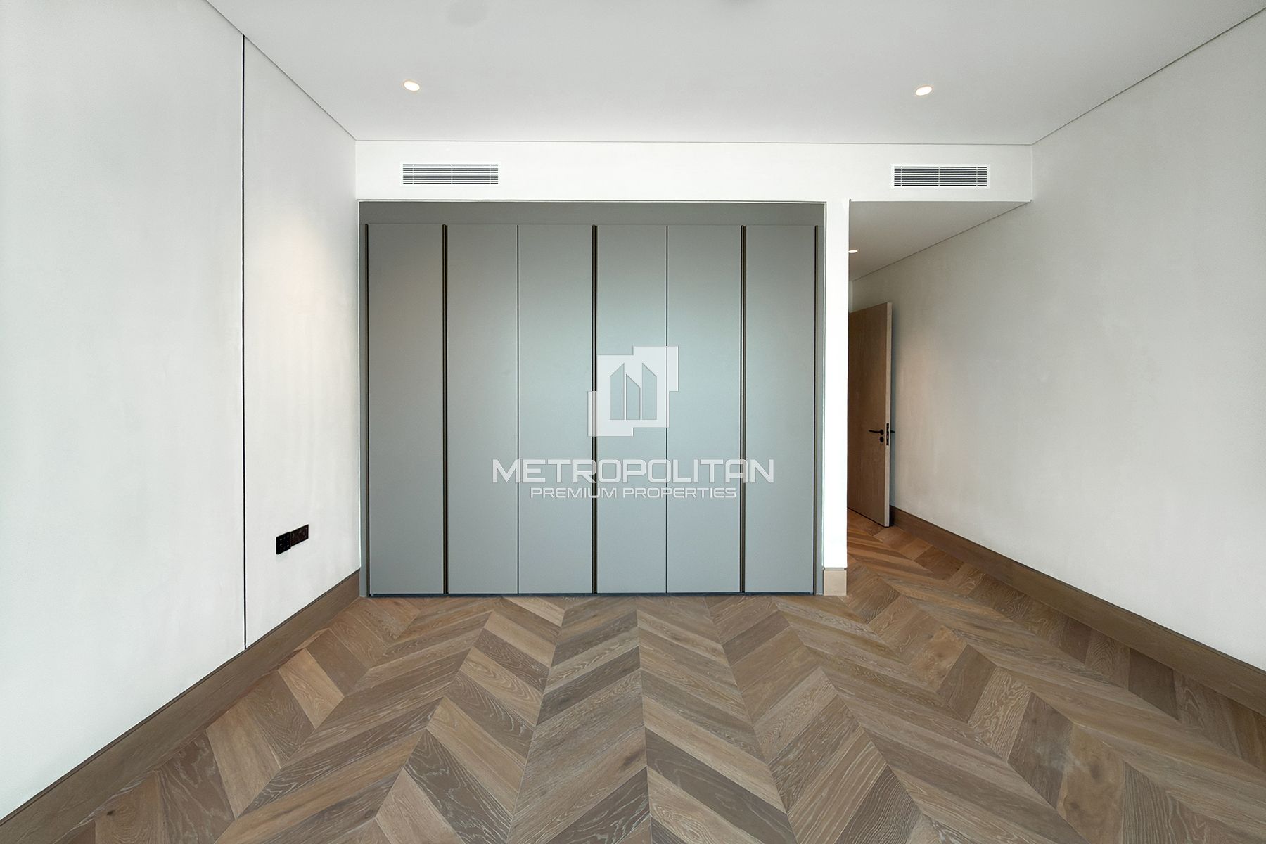 Panoramic Palm View | Vacant | Luxury Living