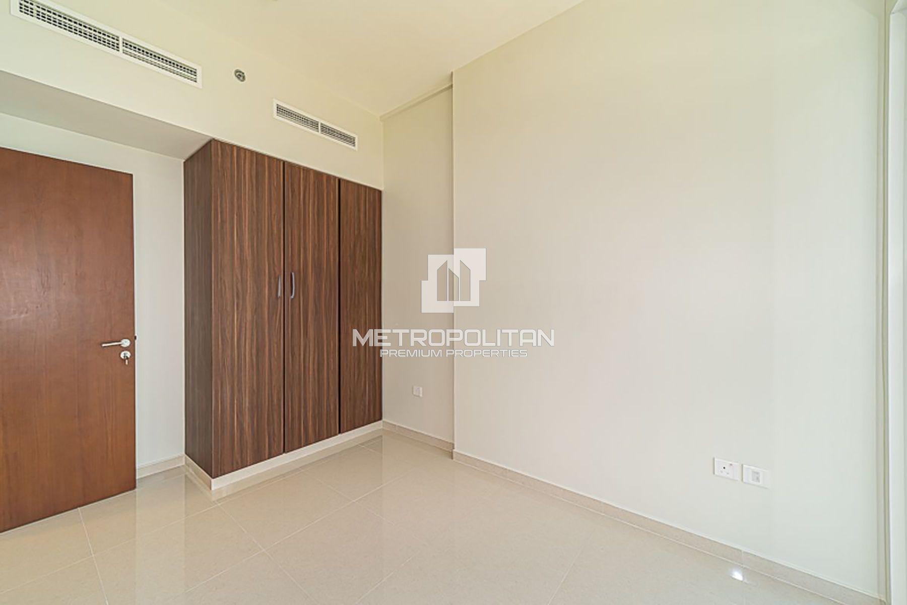 Spacious | Unfurnished | Vacant from November