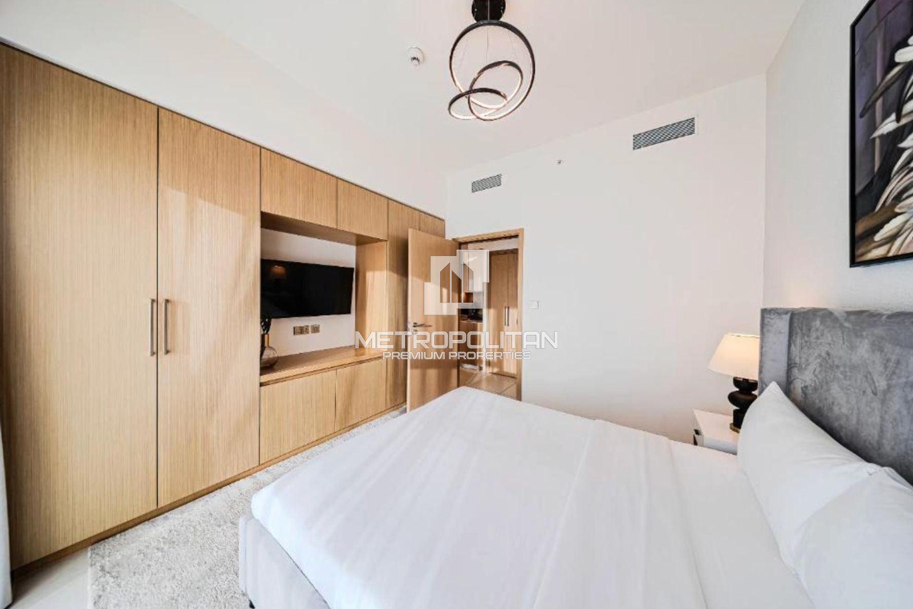 Burj Khalifa View | Fully Furnished | Middle Floor
