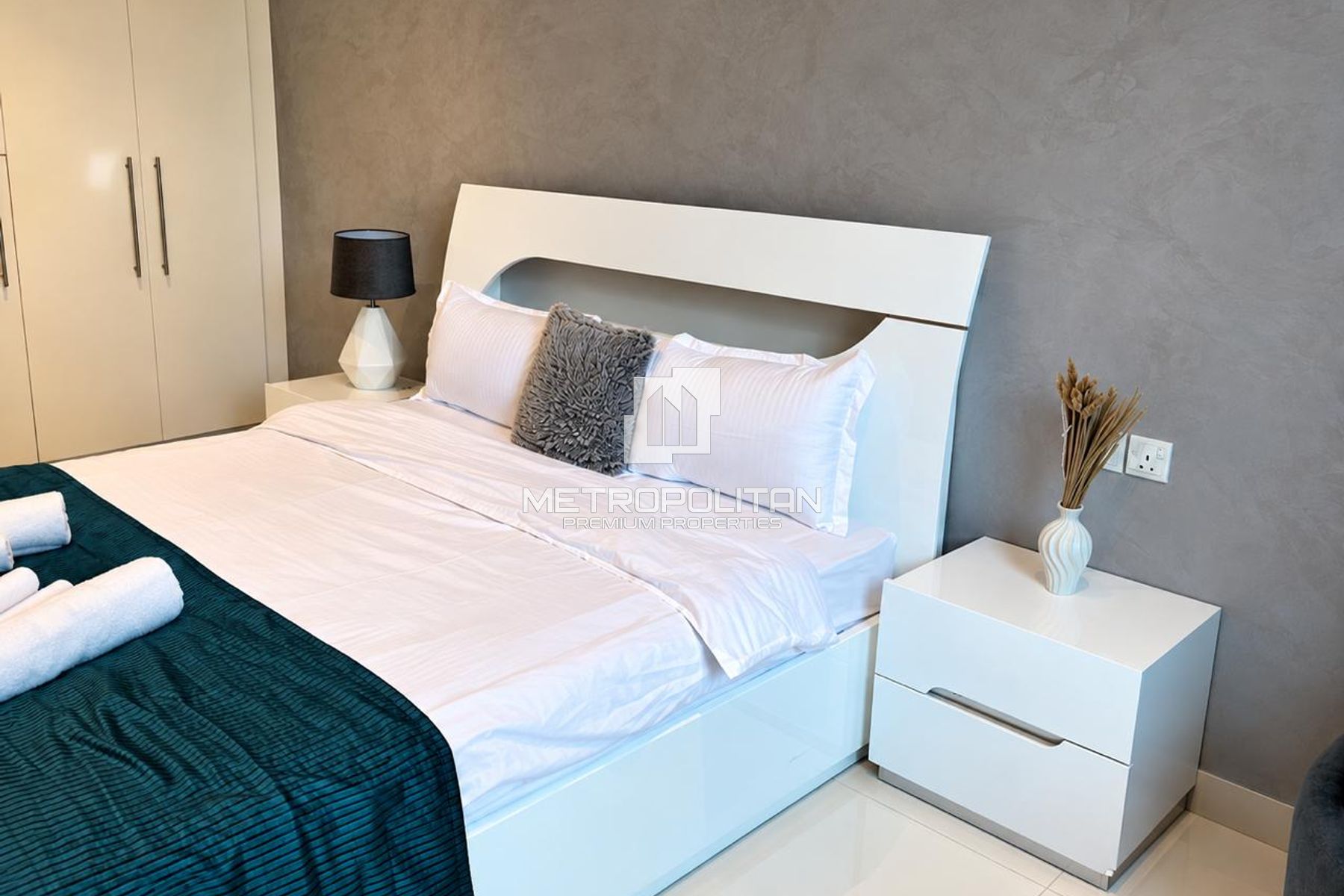 Furnished Studio | Ready To Move In | Midfloor