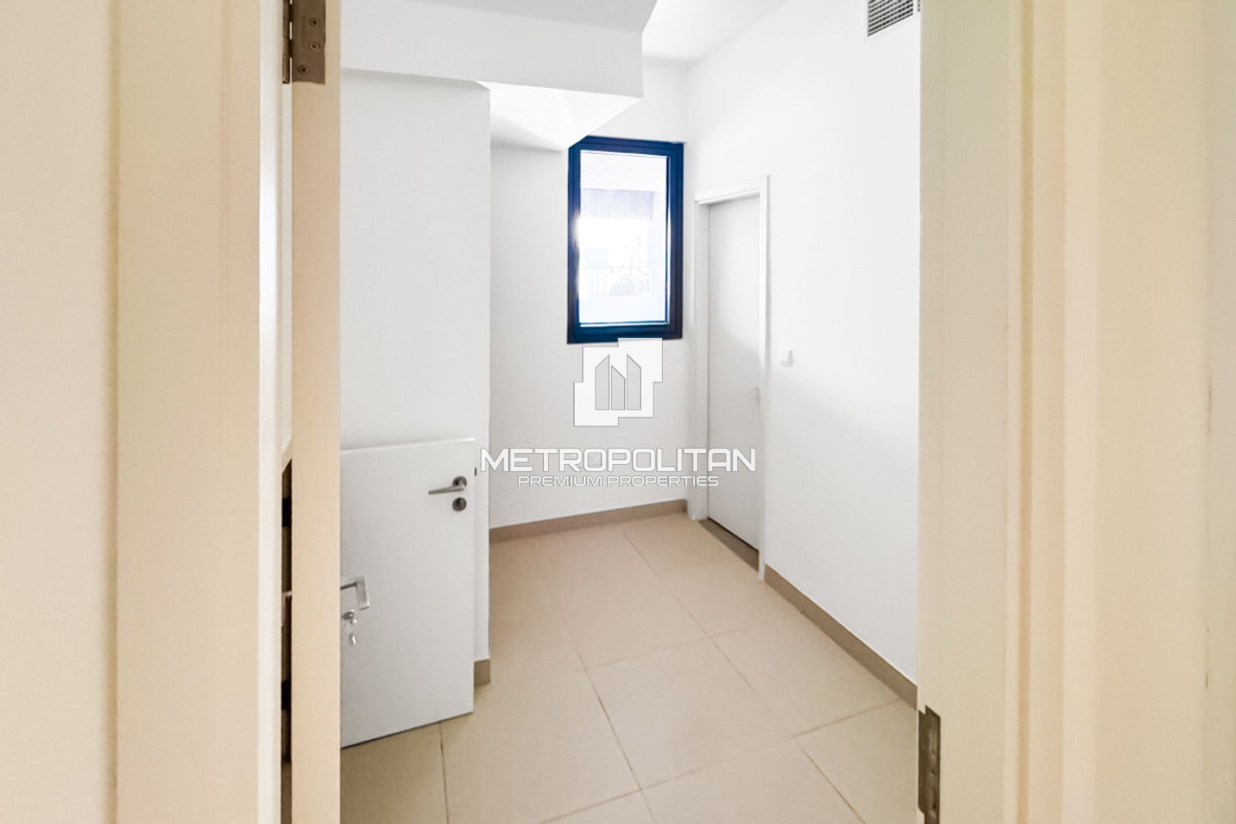 Upto 6 cheques | Close to Amenities | Spacious