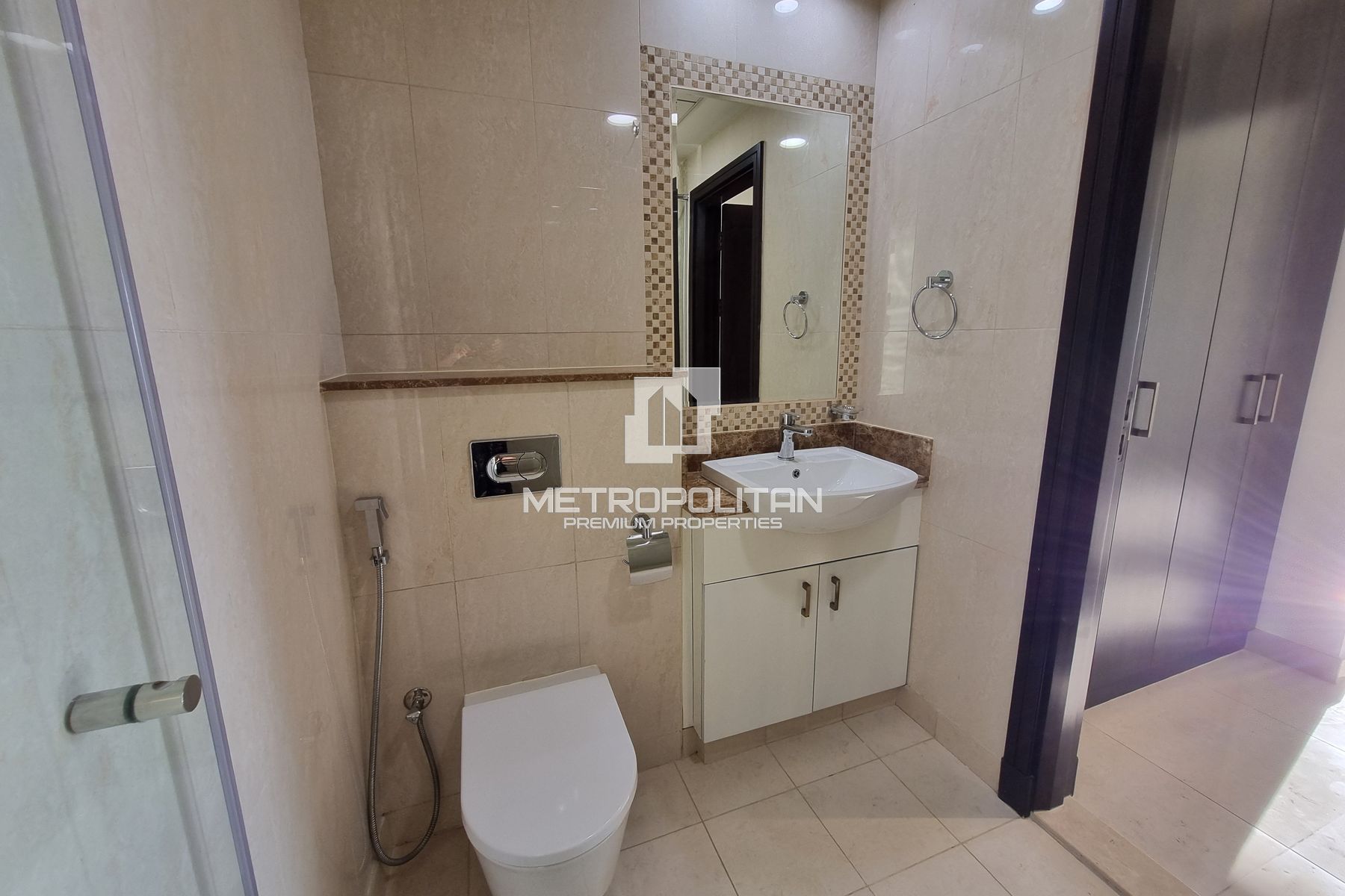 Spacious | Maids| Storage| Vacant| Beach| Sea View