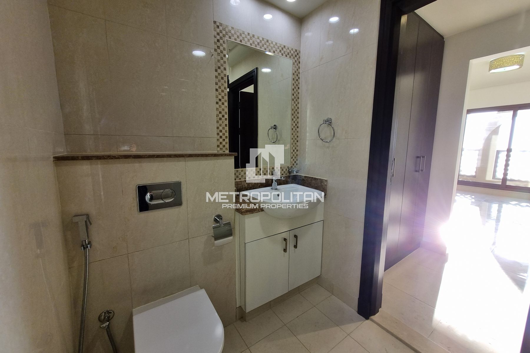Spacious | Maids| Storage| Vacant| Beach| Sea View
