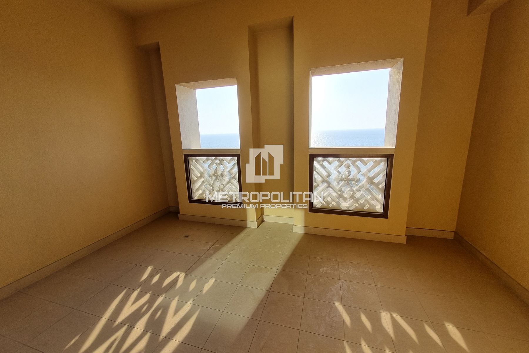 Spacious | Maids| Storage| Vacant| Beach| Sea View