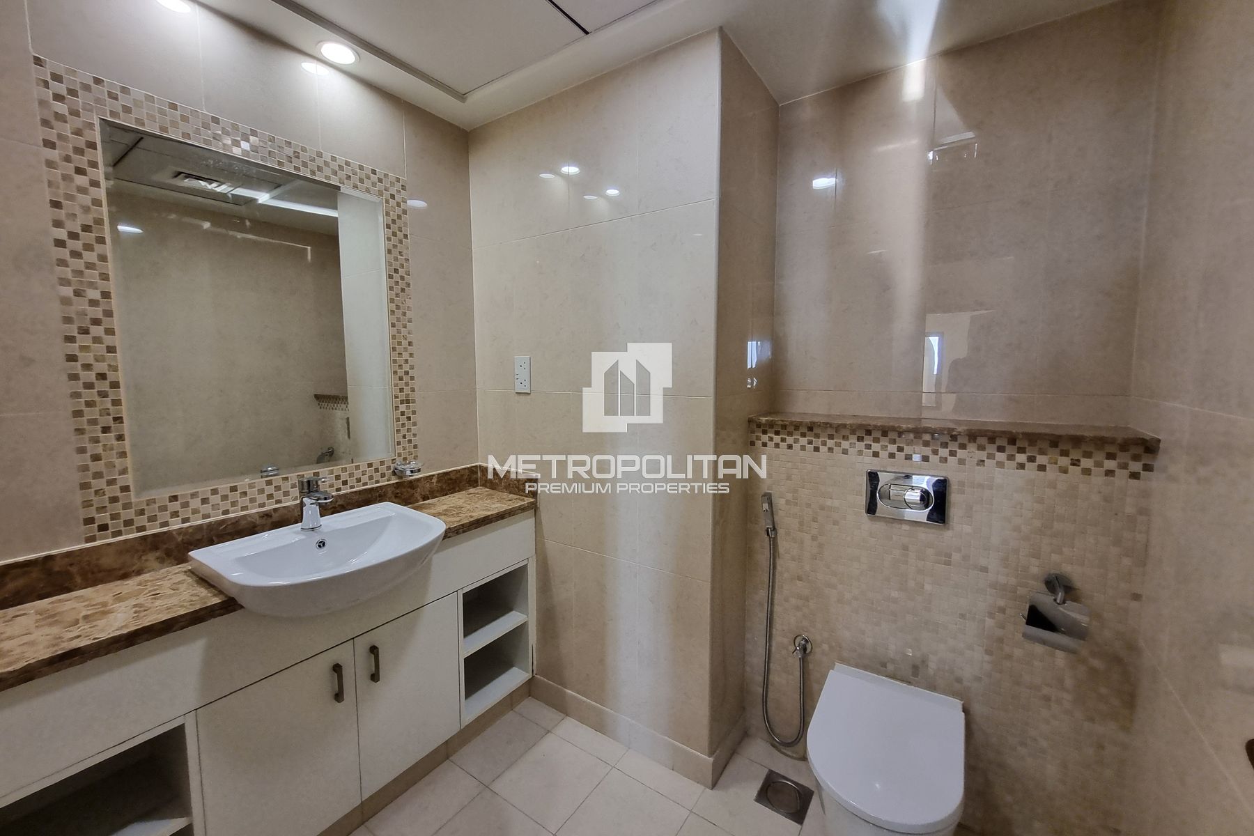 Spacious | Maids| Storage| Vacant| Beach| Sea View