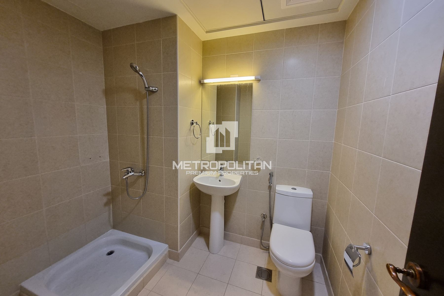 Spacious | Maids| Storage| Vacant| Beach| Sea View