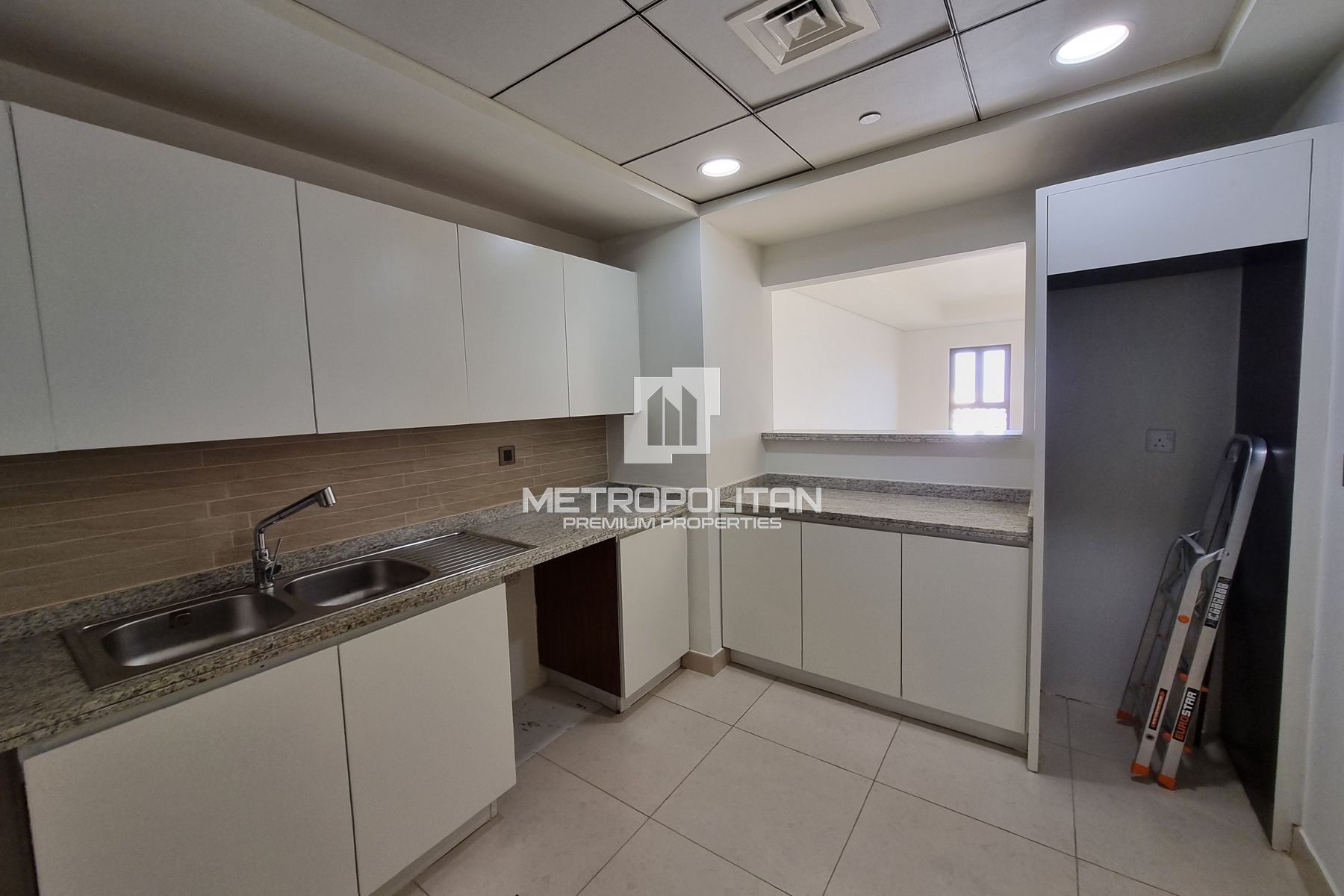 Spacious | Maids| Storage| Vacant| Beach| Sea View
