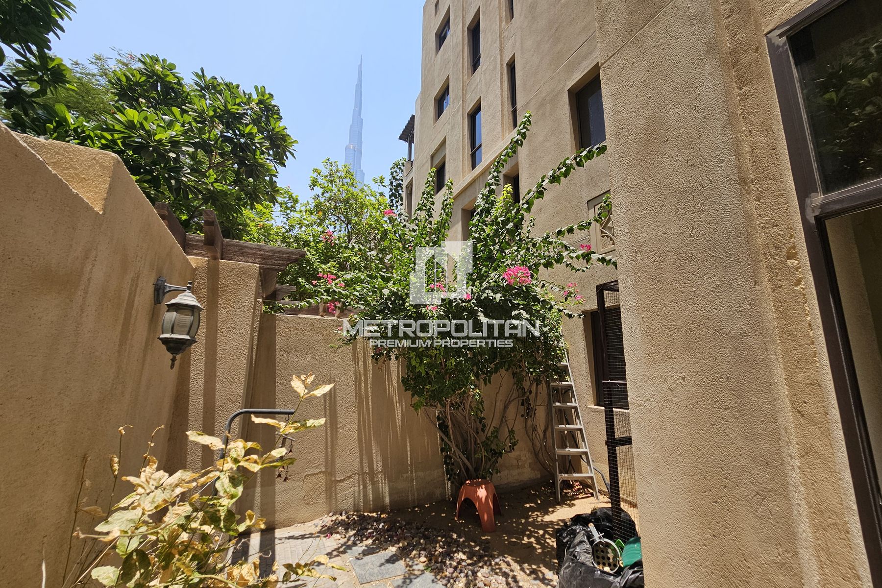 Corner Private Garden | Study Room | Bright Unit