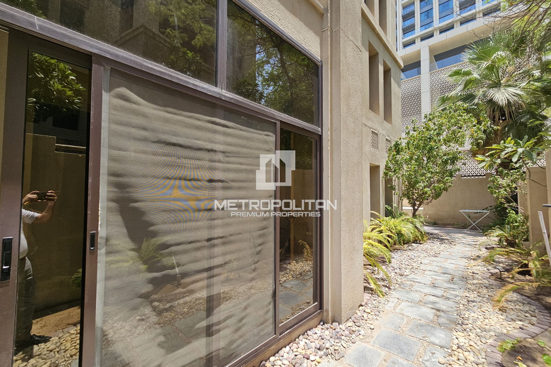 Corner Private Garden | Study Room | Bright Unit