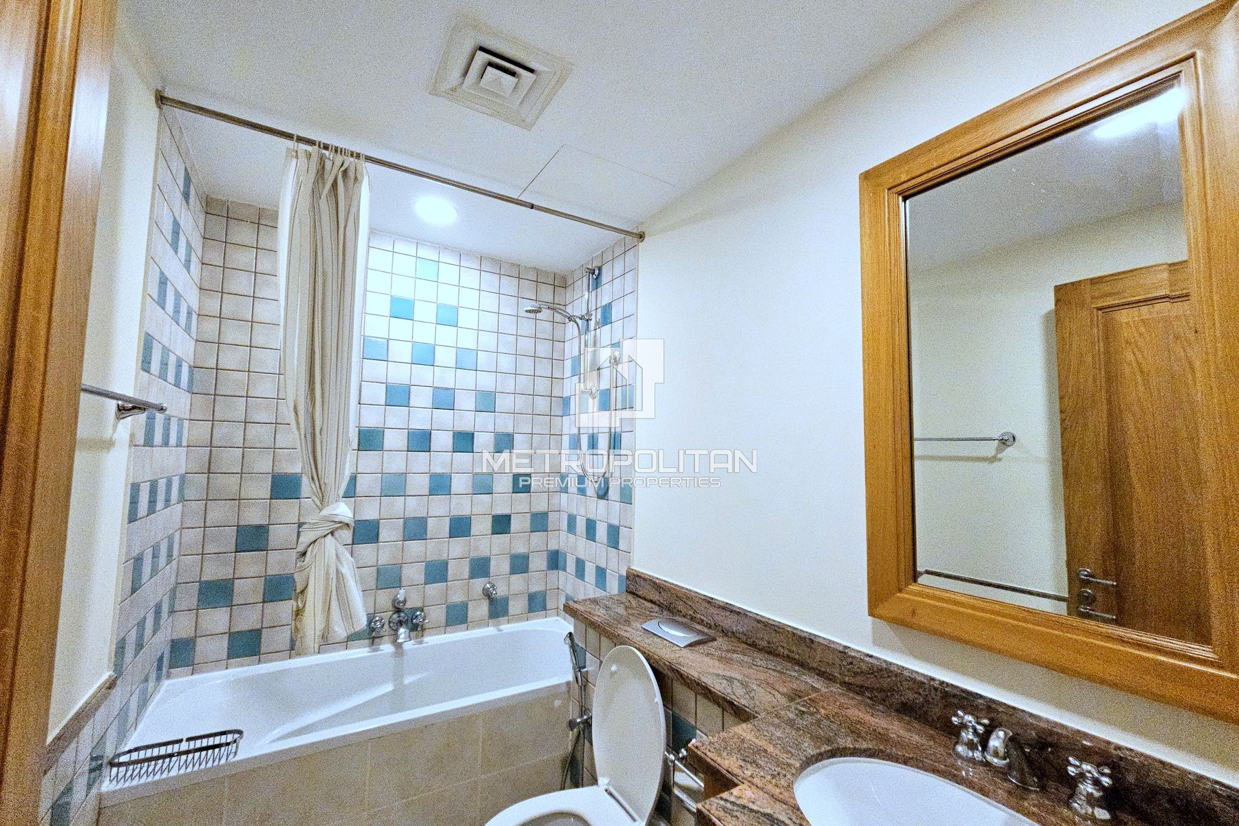 Corner Private Garden | Study Room | Bright Unit