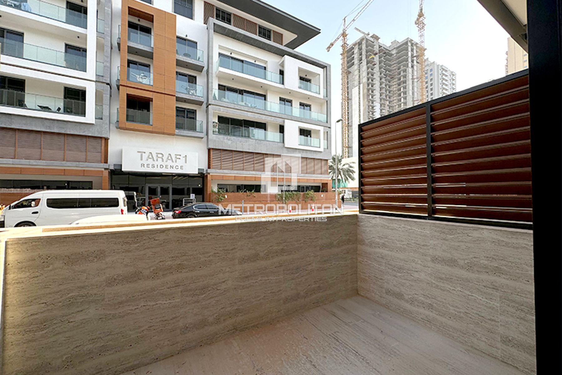 Furnished Studio |Large Patio |Vacant | 4 Cheques