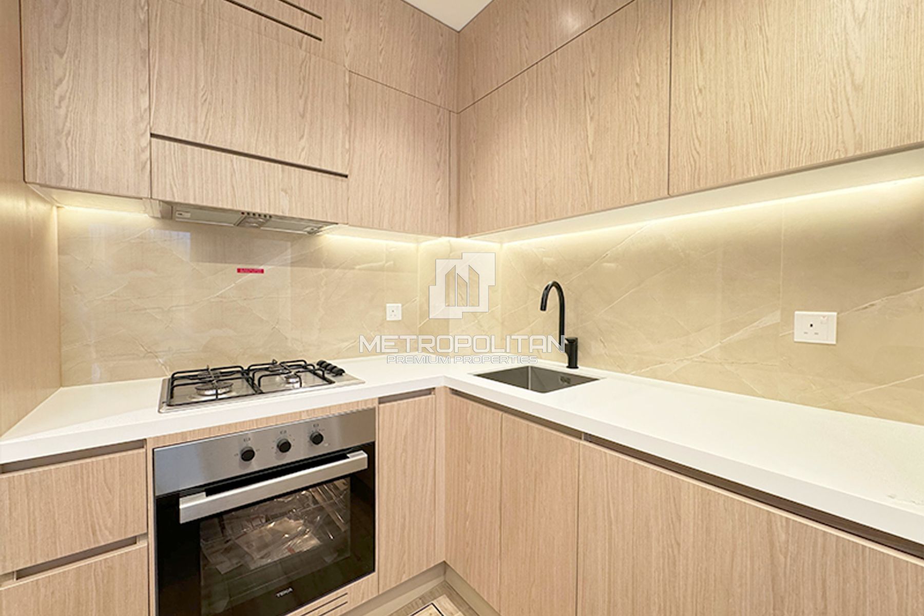 Furnished Studio |Large Patio |Vacant | 4 Cheques