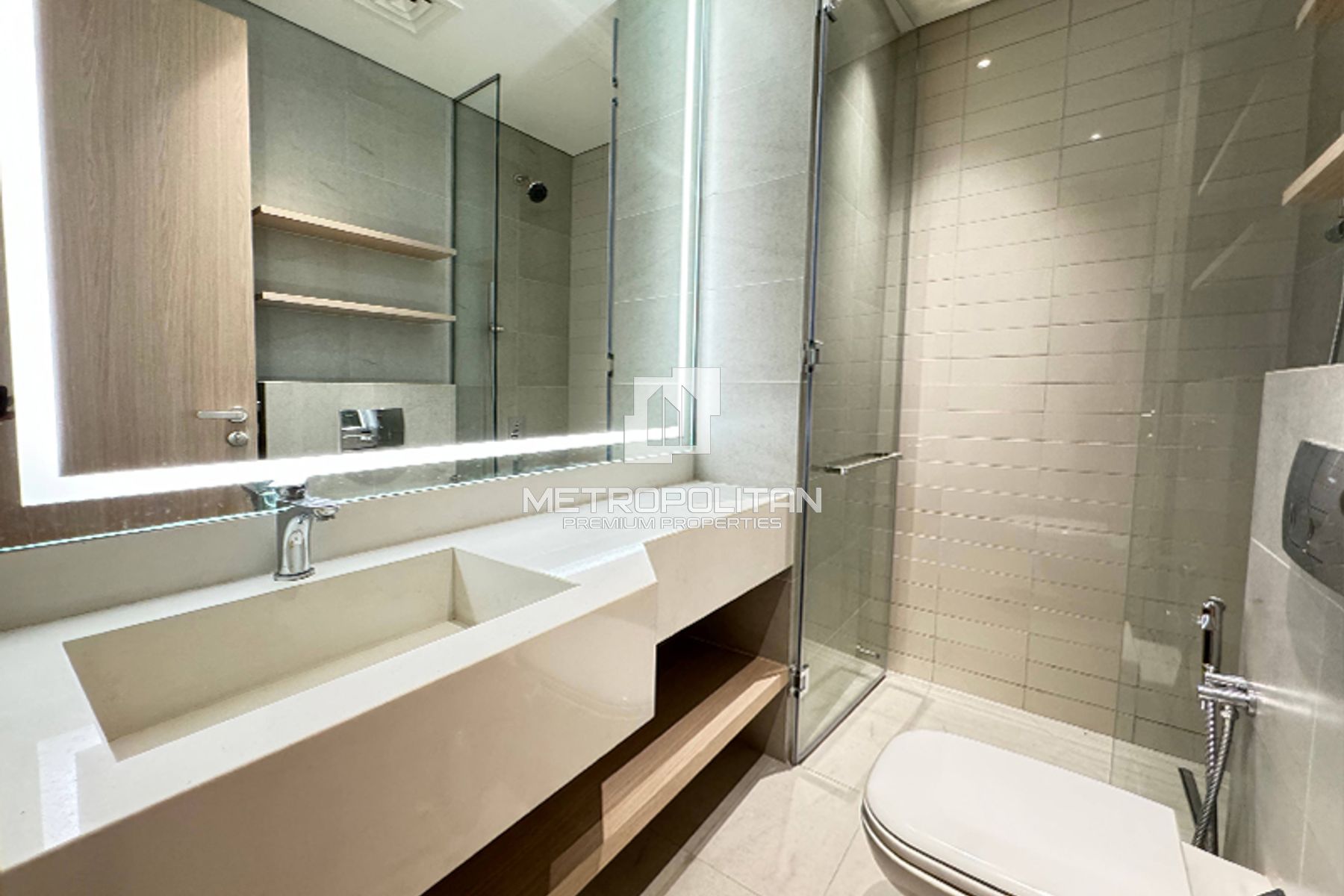 Furnished Studio |Large Patio |Vacant | 4 Cheques
