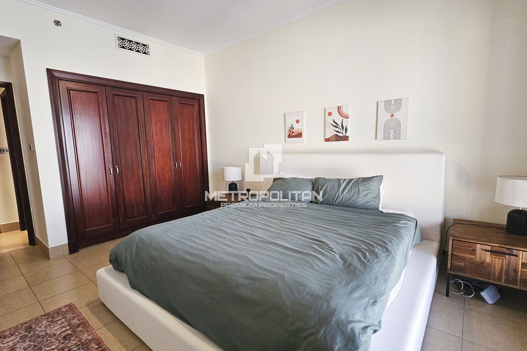 Burj Khalifa View | Bright Apartment |  Vacant