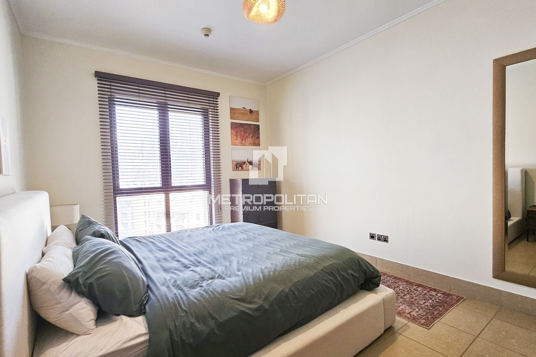 Burj Khalifa View | Bright Apartment |  Vacant