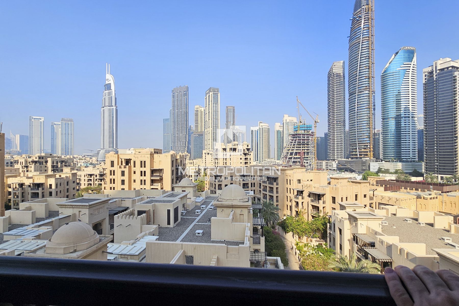 Burj Khalifa View | Bright Apartment |  Vacant