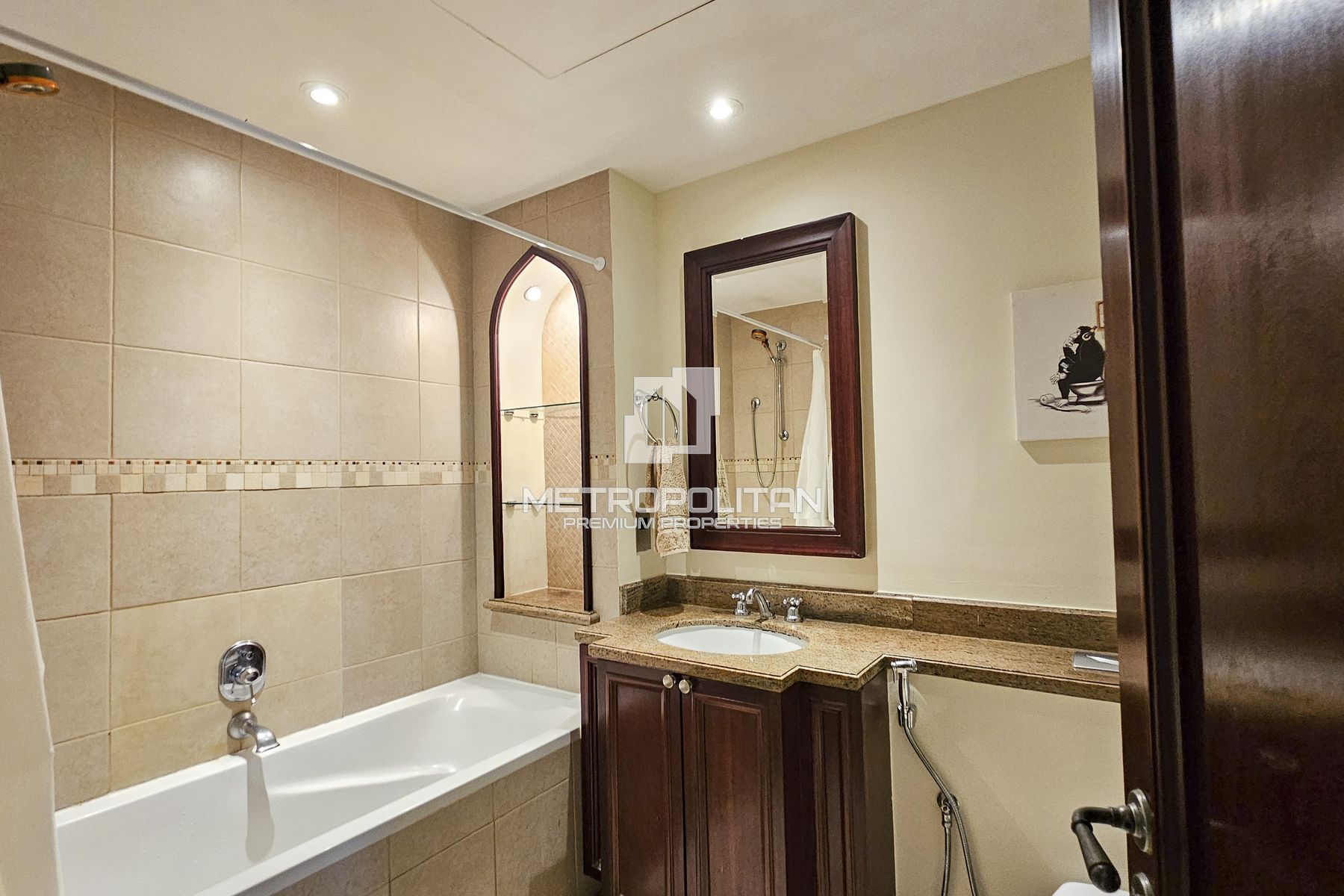 Burj Khalifa View | Bright Apartment |  Vacant