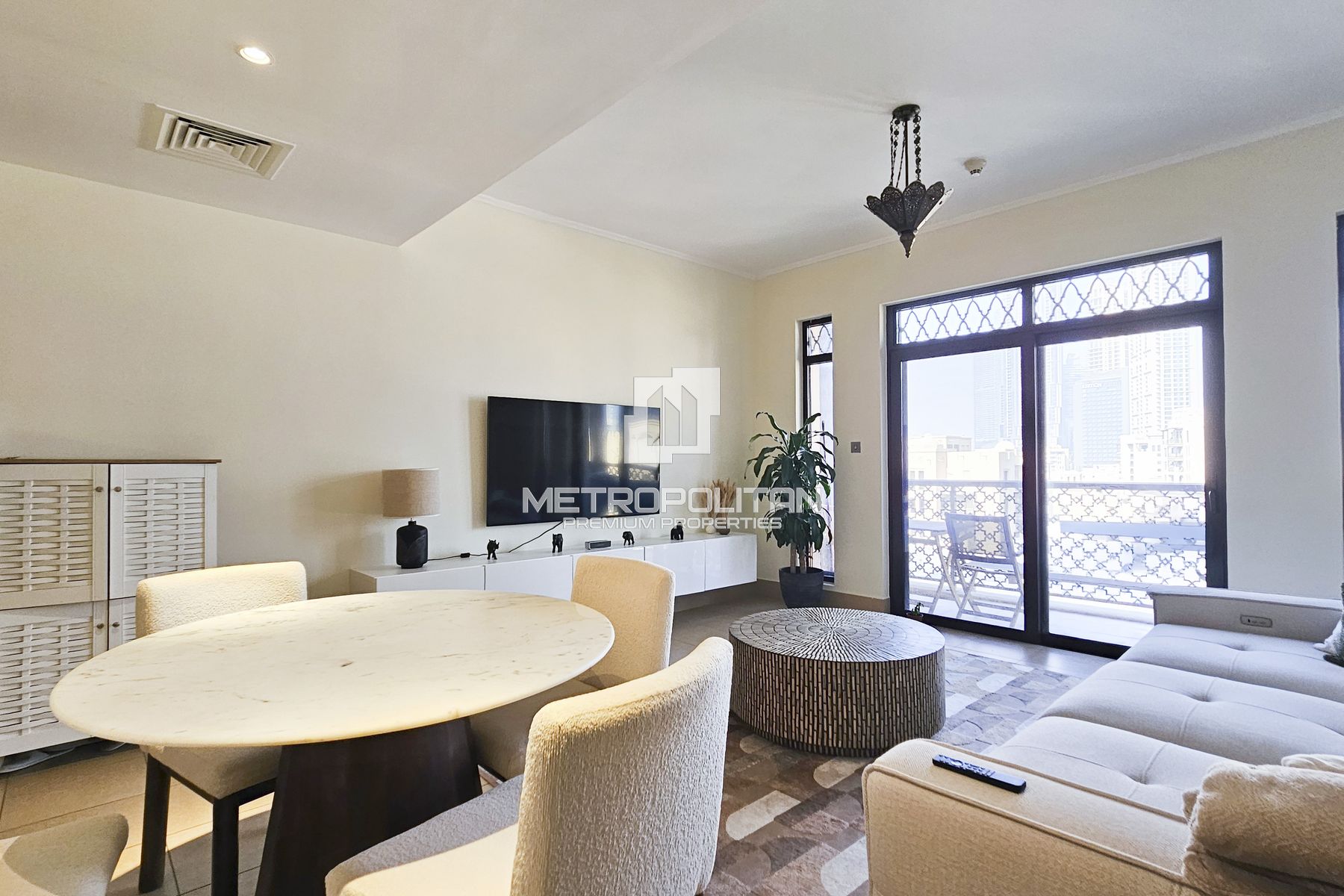 Burj Khalifa View | Bright Apartment |  Vacant