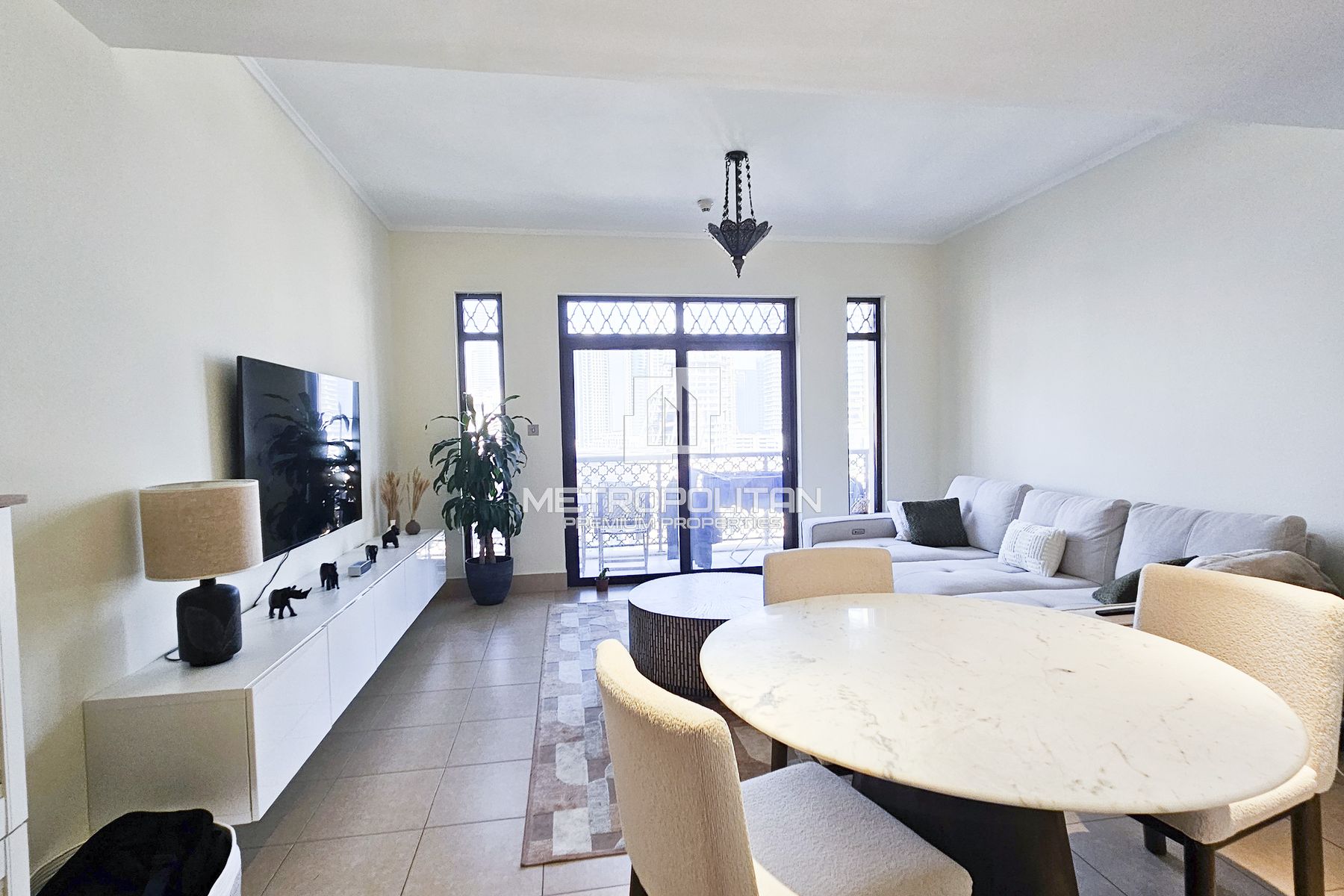 Burj Khalifa View | Bright Apartment |  Vacant