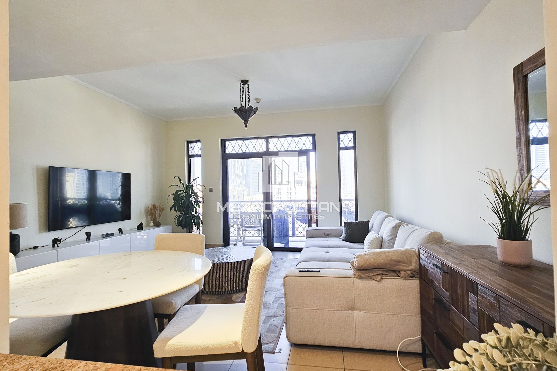 Burj Khalifa View | Bright Apartment |  Vacant