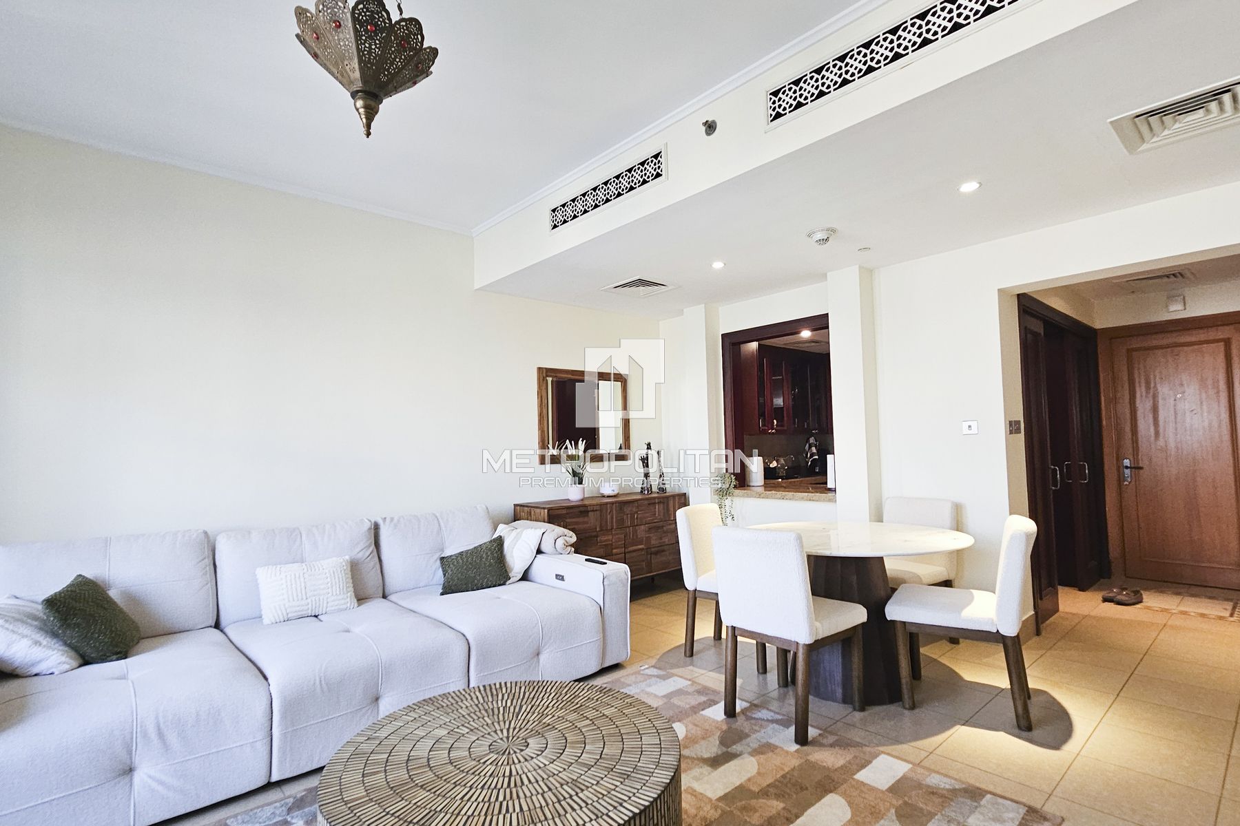 Burj Khalifa View | Bright Apartment |  Vacant