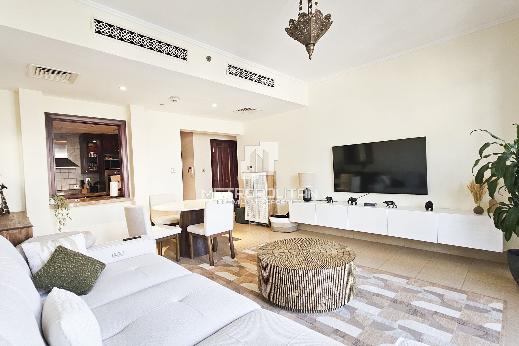 Burj Khalifa View | Bright Apartment |  Vacant