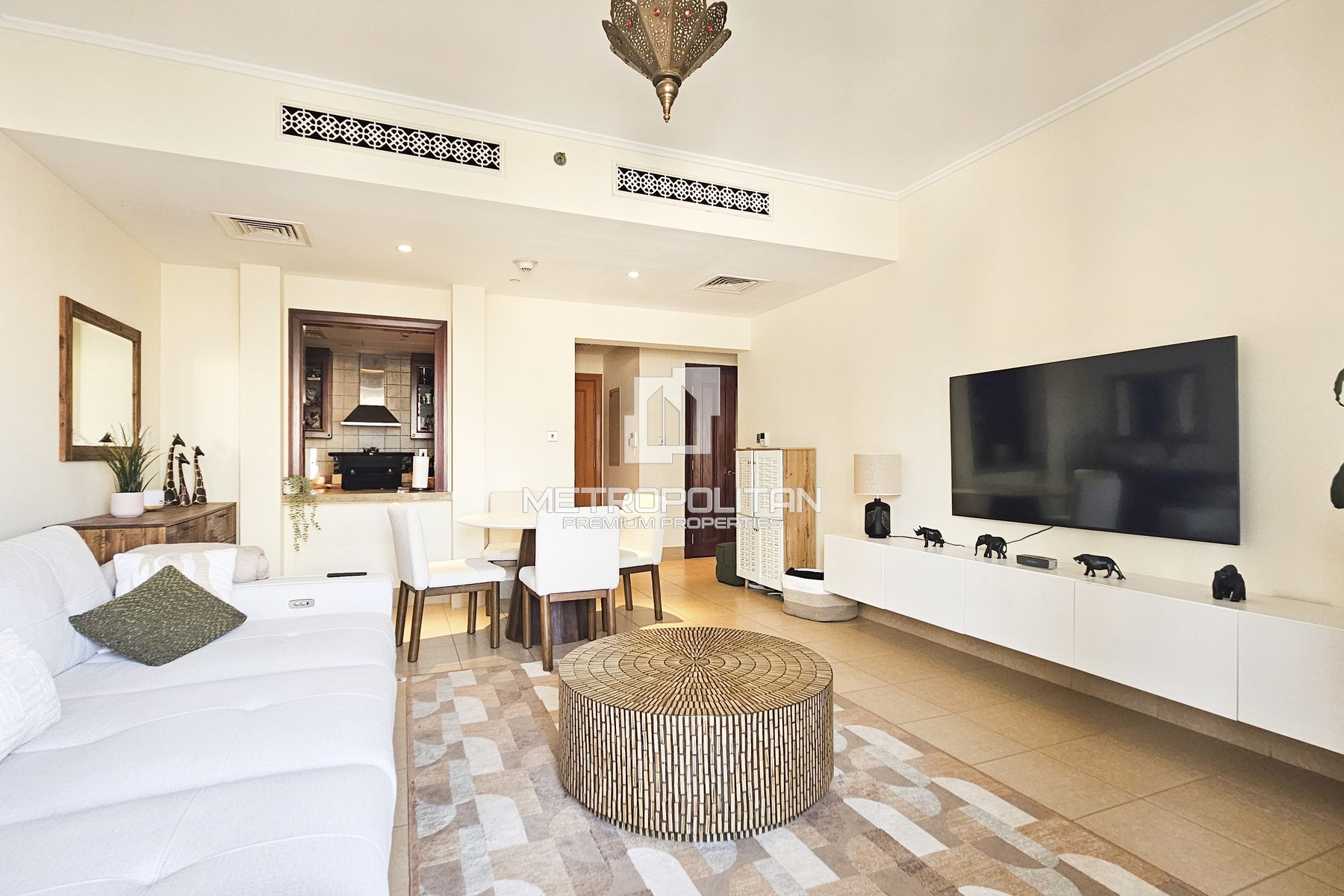 Burj Khalifa View | Bright Apartment |  Vacant