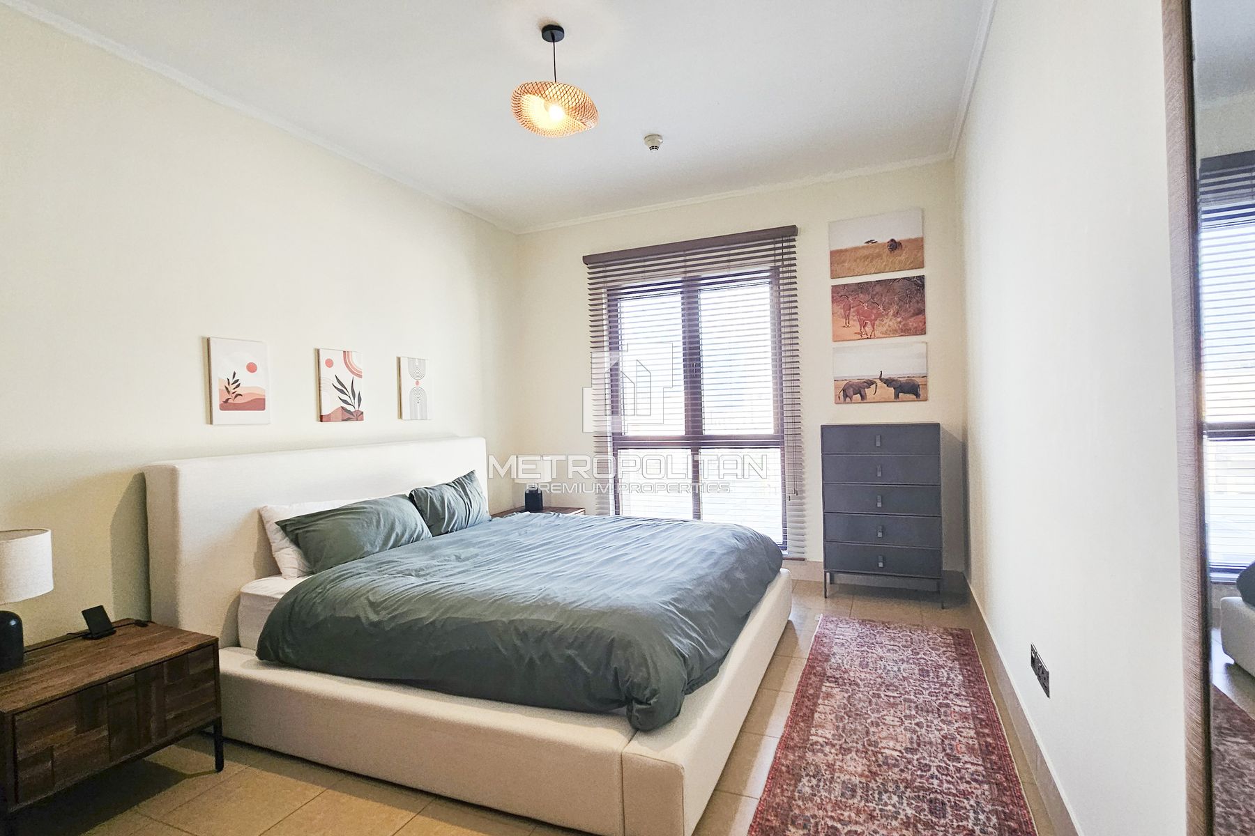 Burj Khalifa View | Bright Apartment |  Vacant