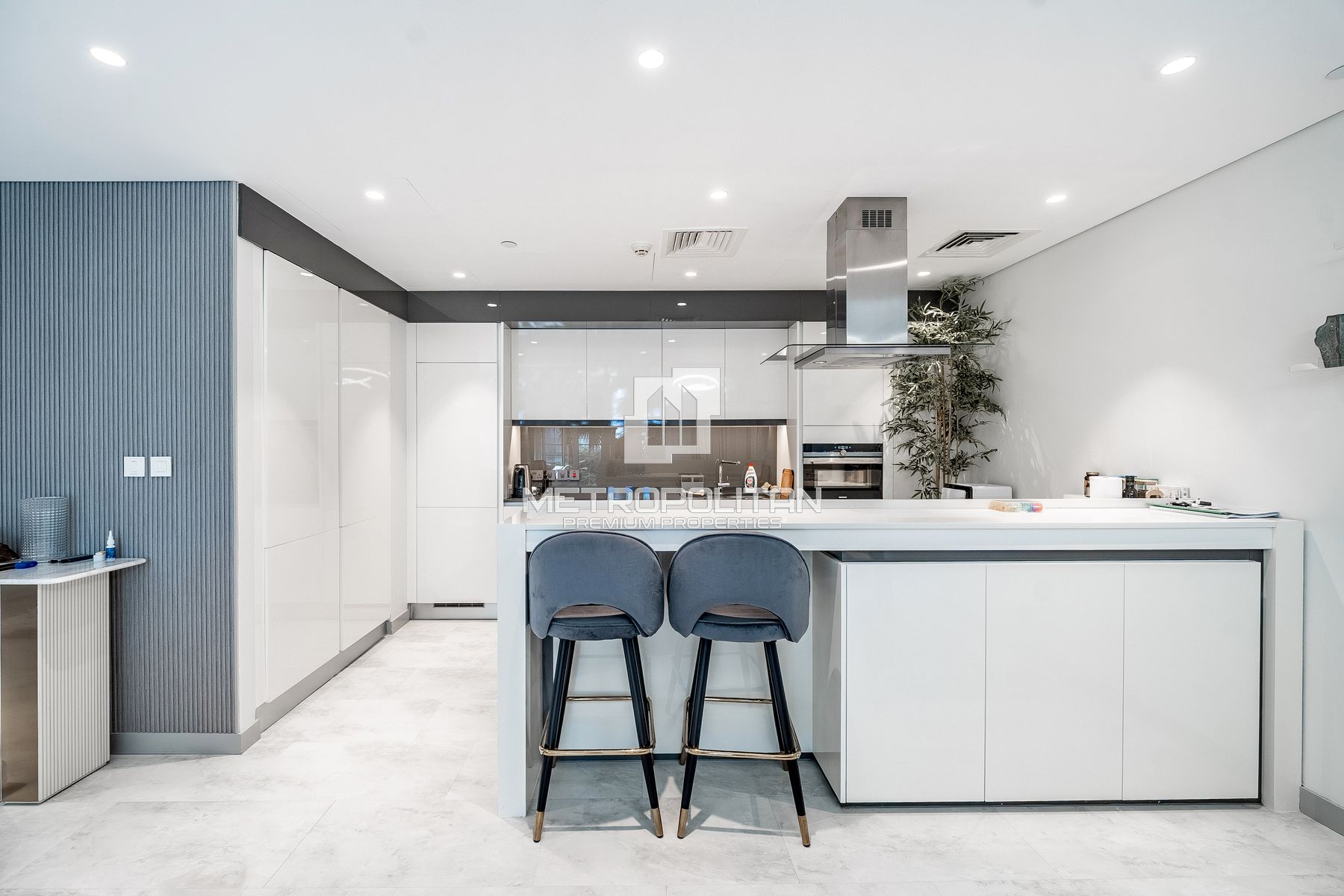 Upgraded | Furnished | Garden View | Island Living