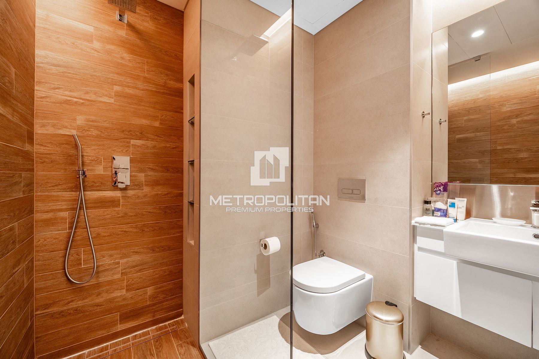 Upgraded | Furnished | Garden View | Island Living