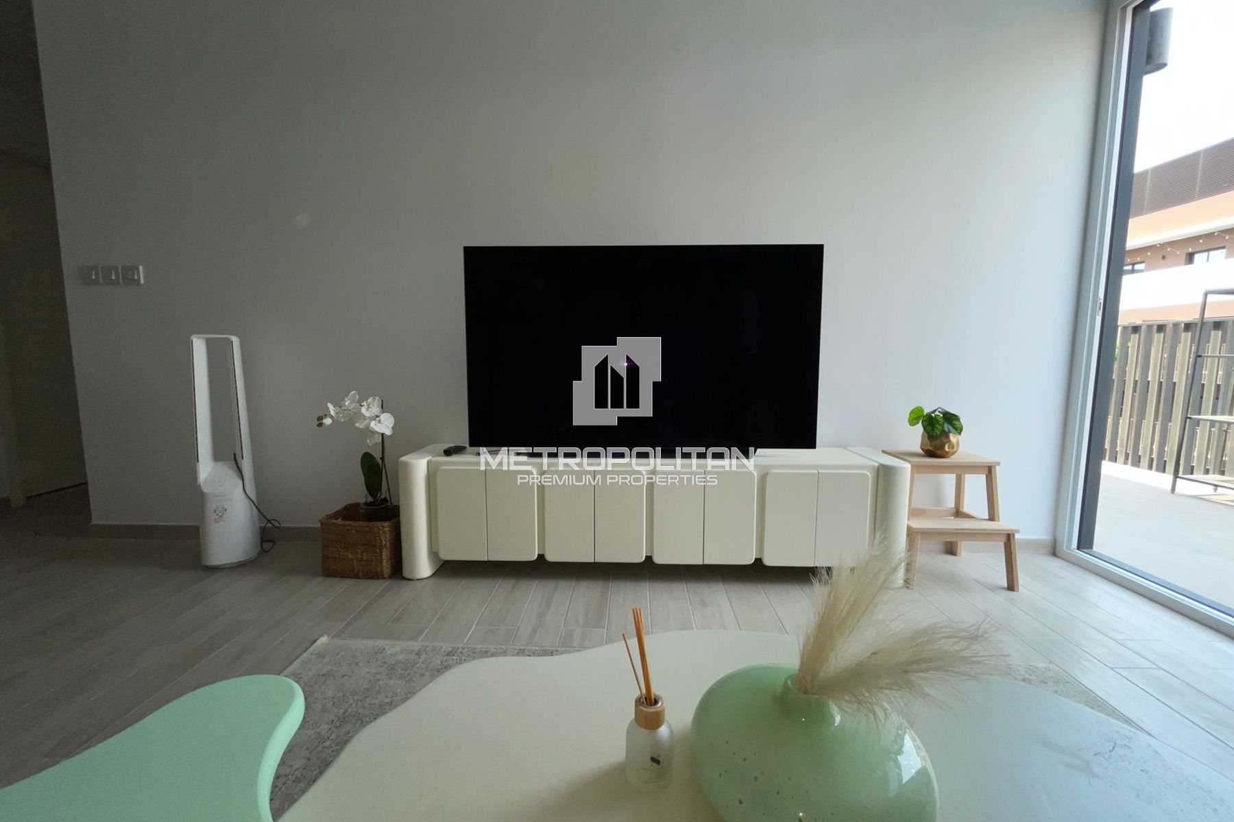 1 Bedroom  | 12 Cheques | Available from 1st March