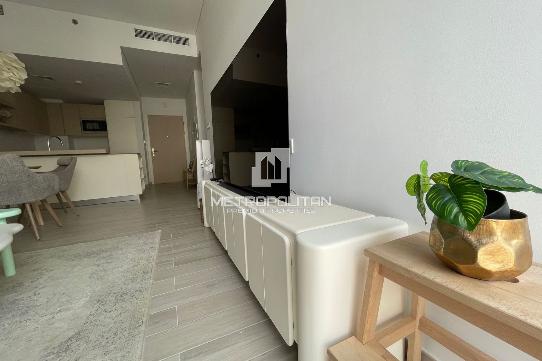 1 Bedroom  | 12 Cheques | Available from 1st March
