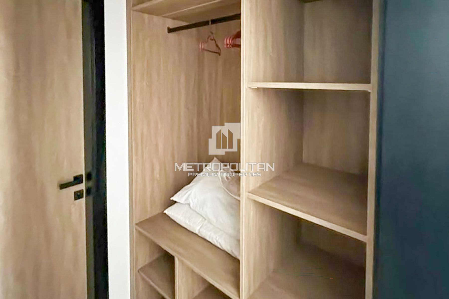 Massive Layout | Fully Furnished | 1 Bed Apt