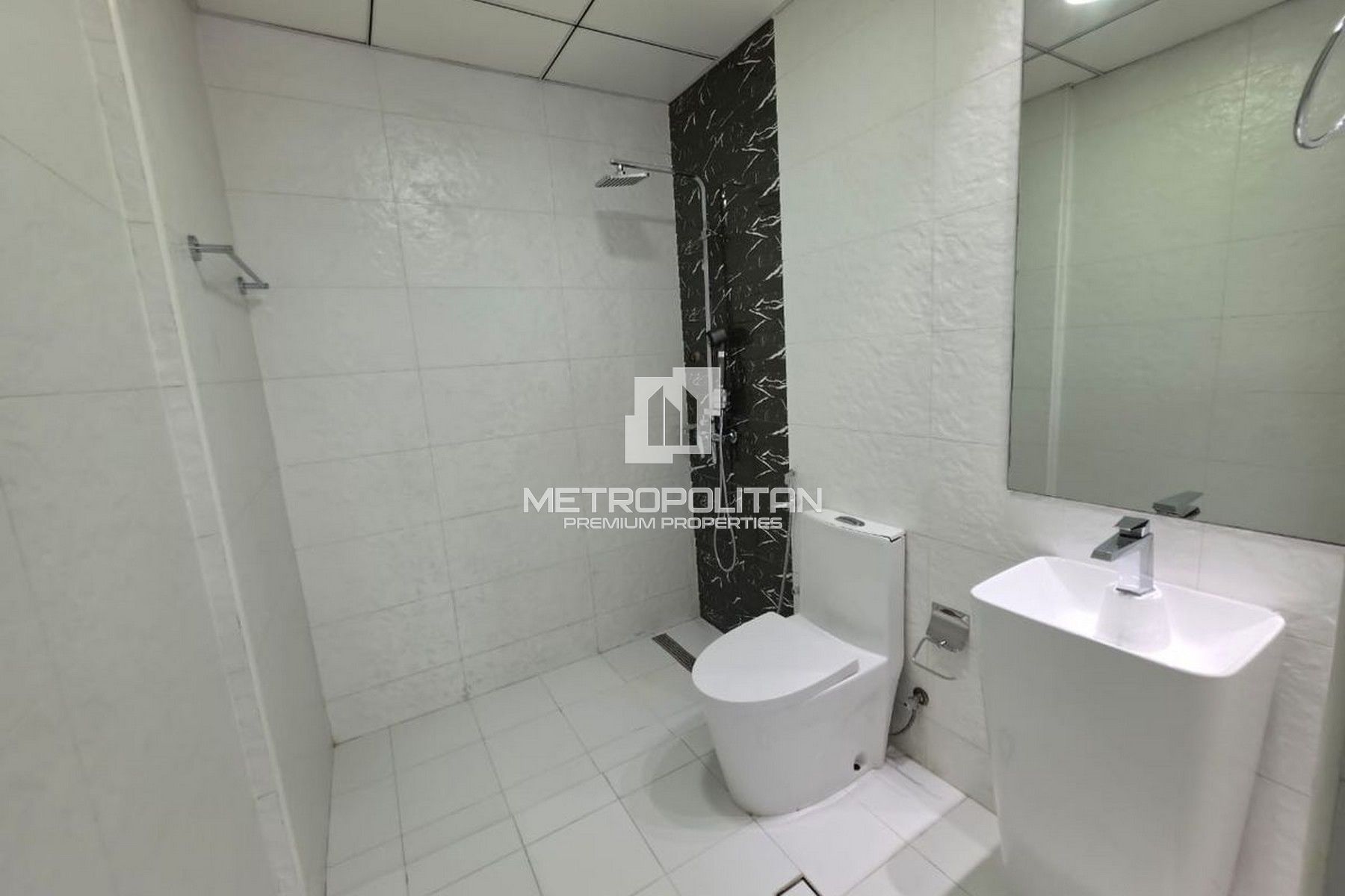 Pool View | Spacious Layout |High Floor |4 Cheques