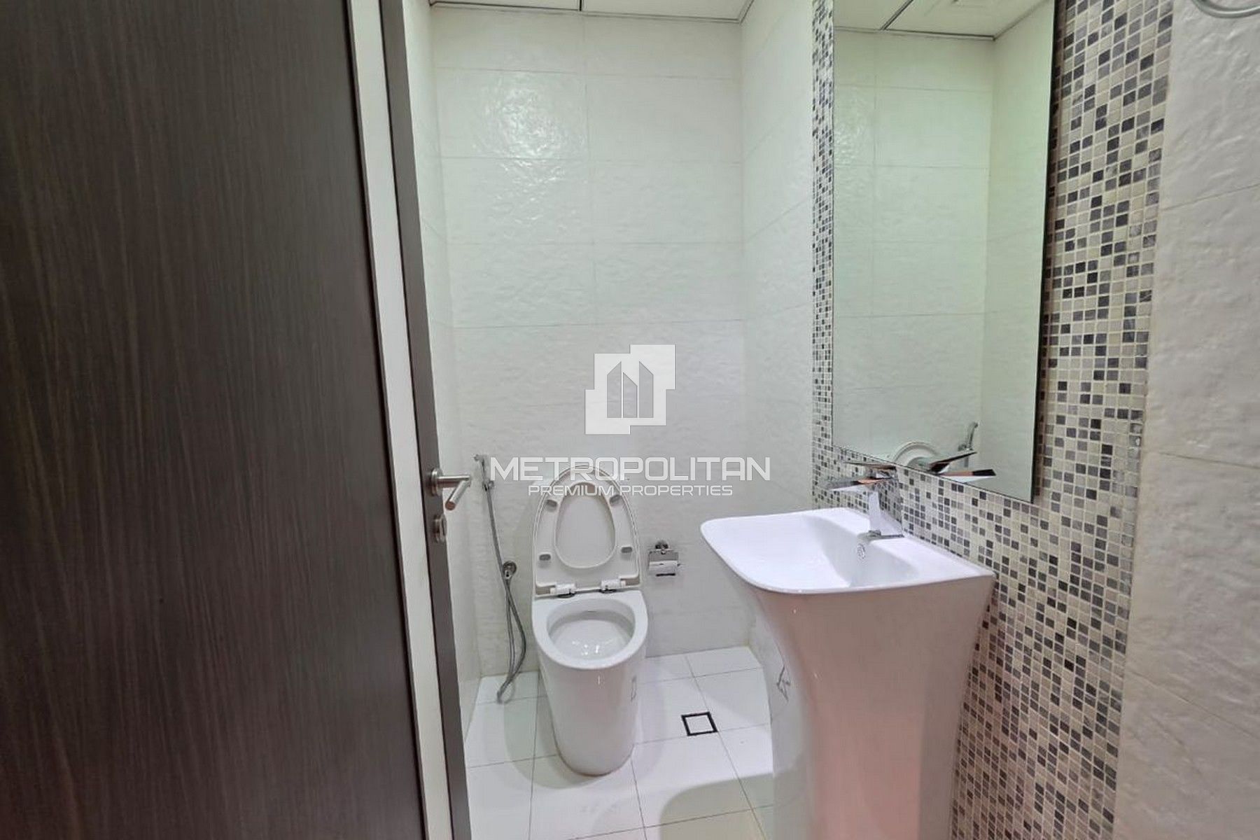 Pool View | Spacious Layout |High Floor |4 Cheques