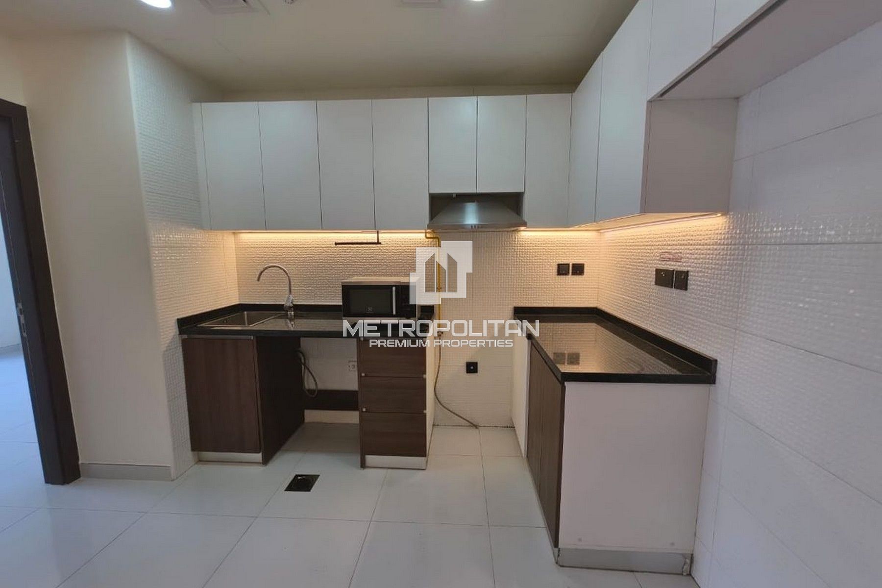 Pool View | Spacious Layout |High Floor |4 Cheques