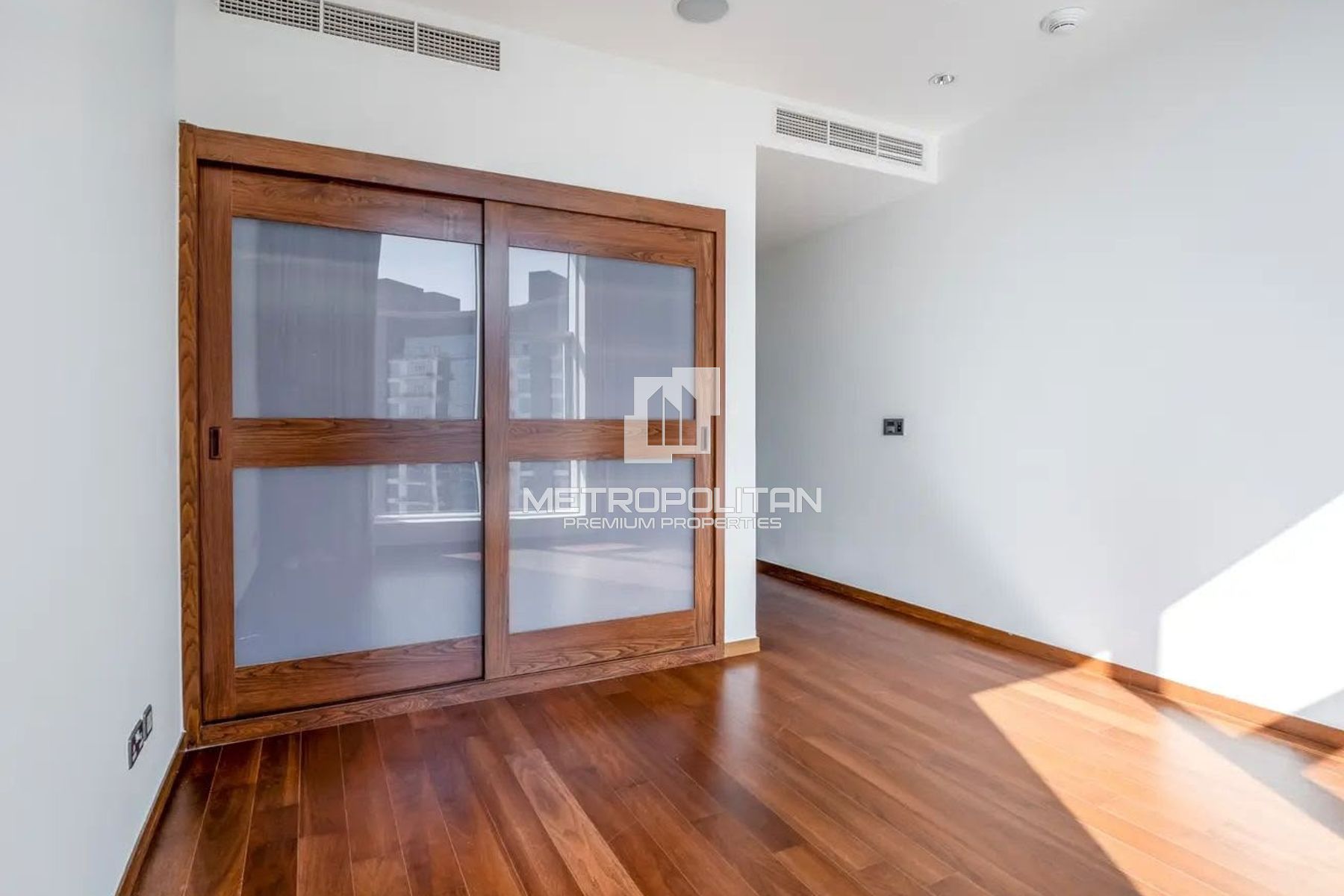 Vacant  | High floor |  Partial Sea View