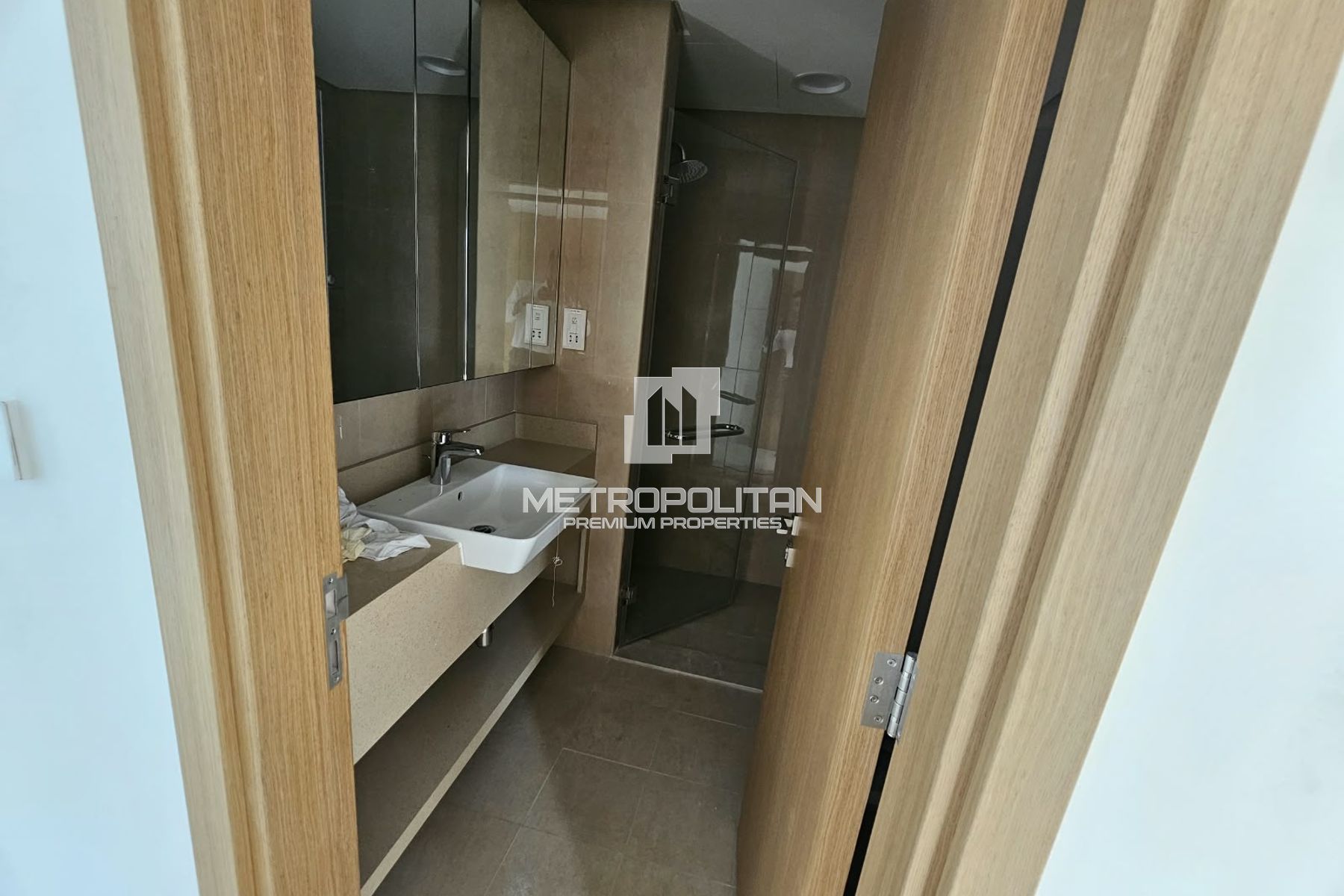 1 Bedroom I Vacant I Waterfront unit I Big Layout