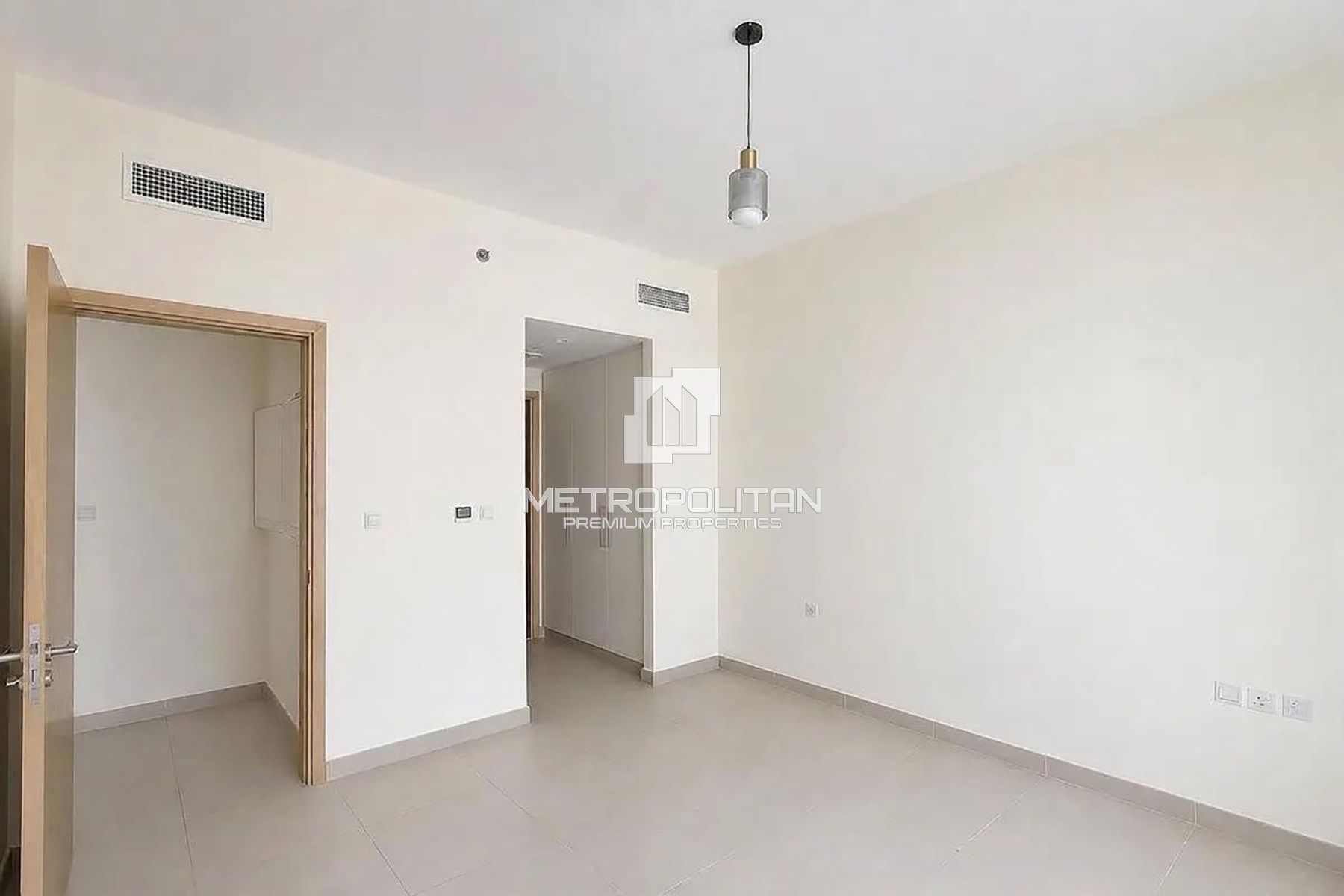Large layout I Ready to Move I Prime Location
