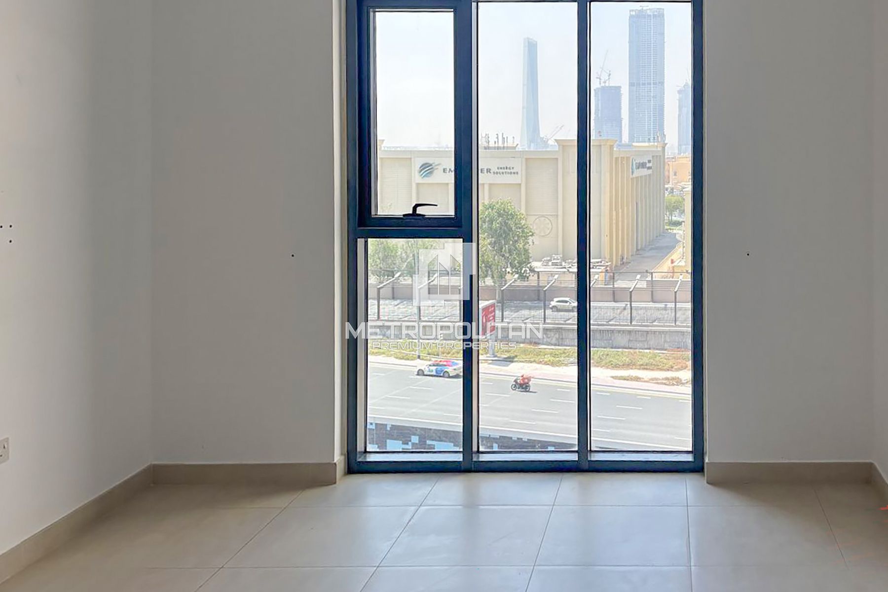 Vida Branded| Bright Interior | Direct Mall Access