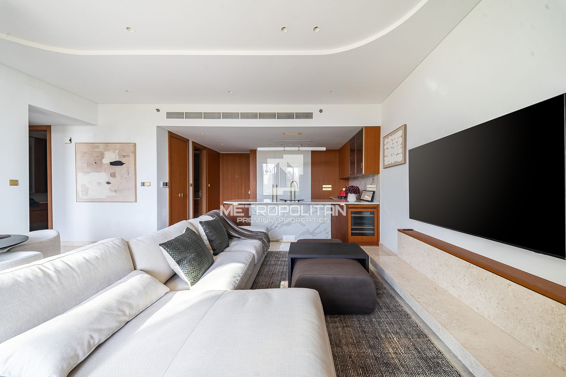 Direct Beach Access| Furnished | Minutes to Mall