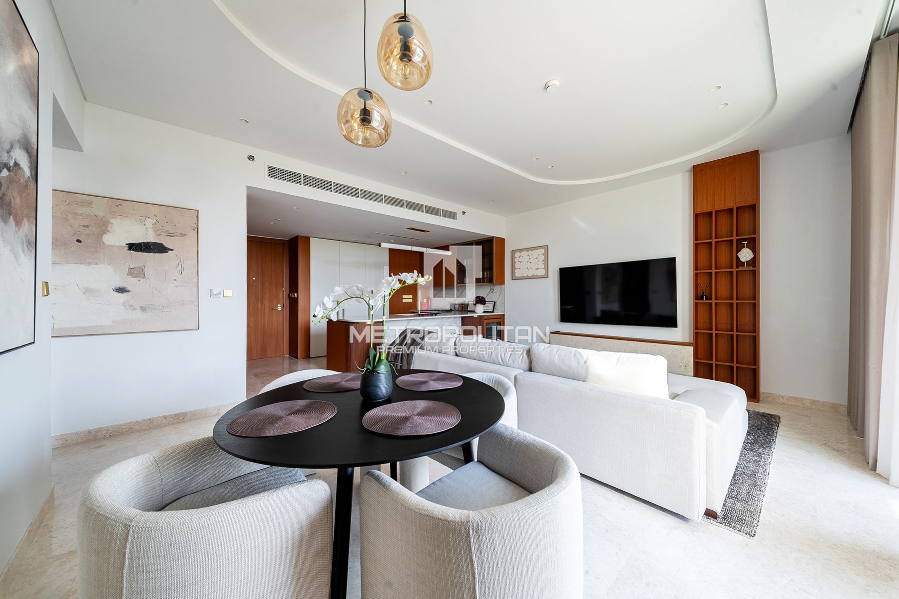 Direct Beach Access| Furnished | Minutes to Mall