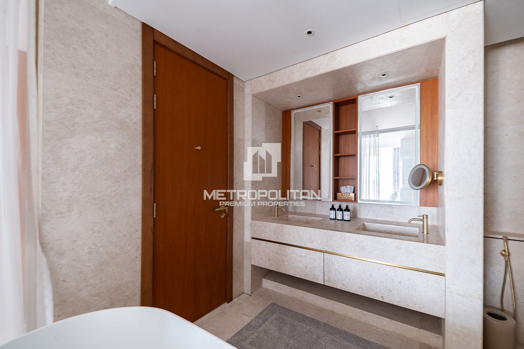 Direct Beach Access| Furnished | Minutes to Mall